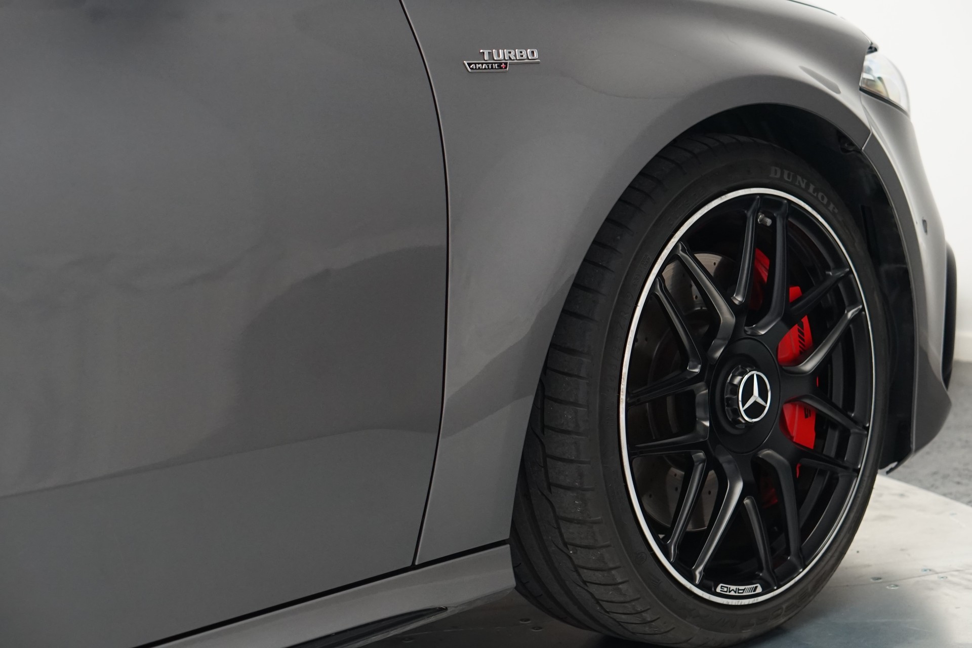 MERCEDES-BENZ A 45 S AMG 4Matic+ Speedshift *CH-Fahrzeug* *Pano* *Performance Sitze*-image-11
