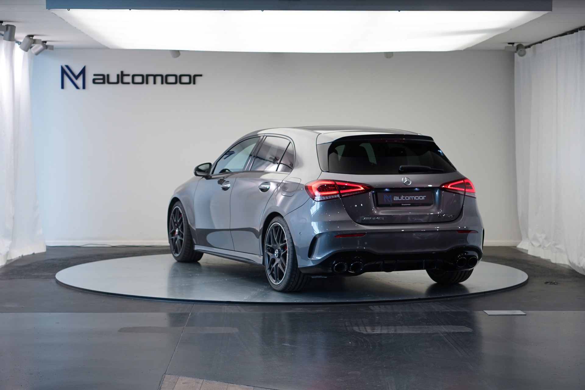 MERCEDES-BENZ A 45 S AMG 4Matic+ Speedshift *CH-Fahrzeug* *Pano* *Performance Sitze*-image-6