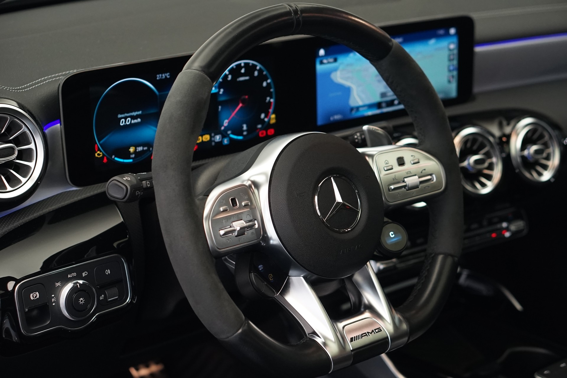 MERCEDES-BENZ A 45 S AMG 4Matic+ Speedshift *CH-Fahrzeug* *Pano* *Performance Sitze*-image-20