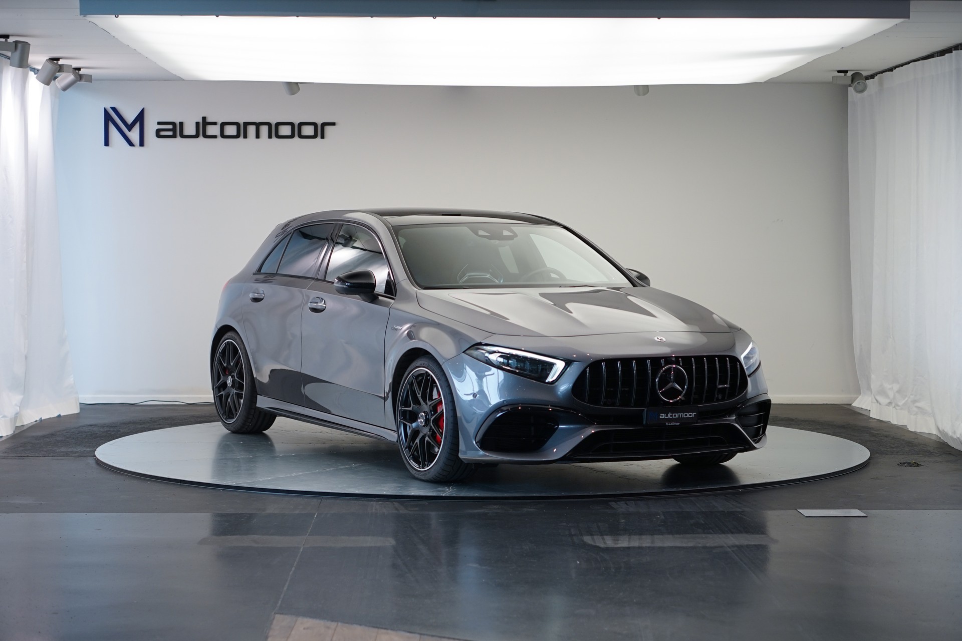 MERCEDES-BENZ A 45 S AMG 4Matic+ Speedshift *CH-Fahrzeug* *Pano* *Performance Sitze*-showroom-element-2