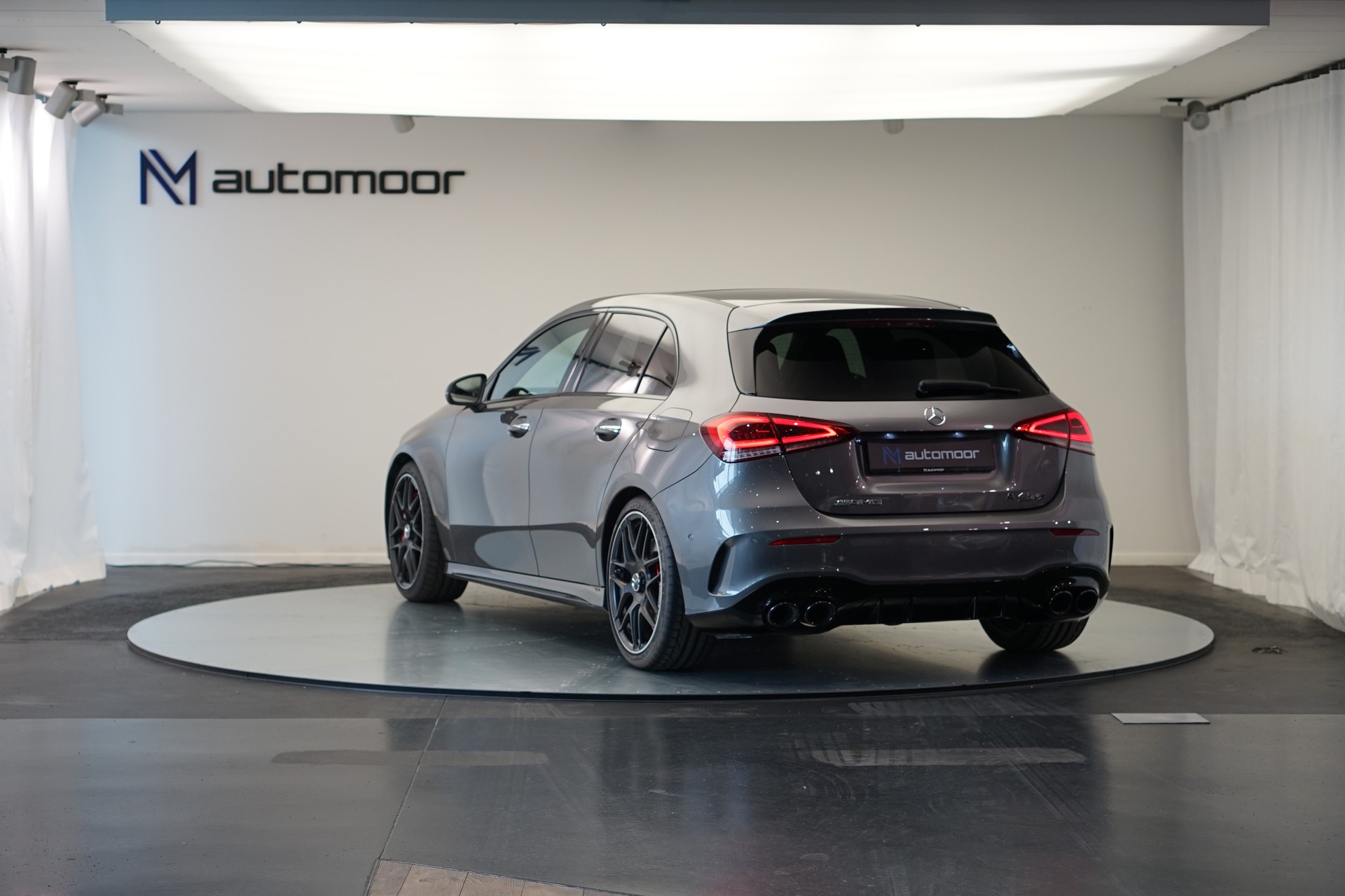 MERCEDES-BENZ A 45 S AMG 4Matic+ Speedshift *CH-Fahrzeug* *Pano* *Performance Sitze*-image-6