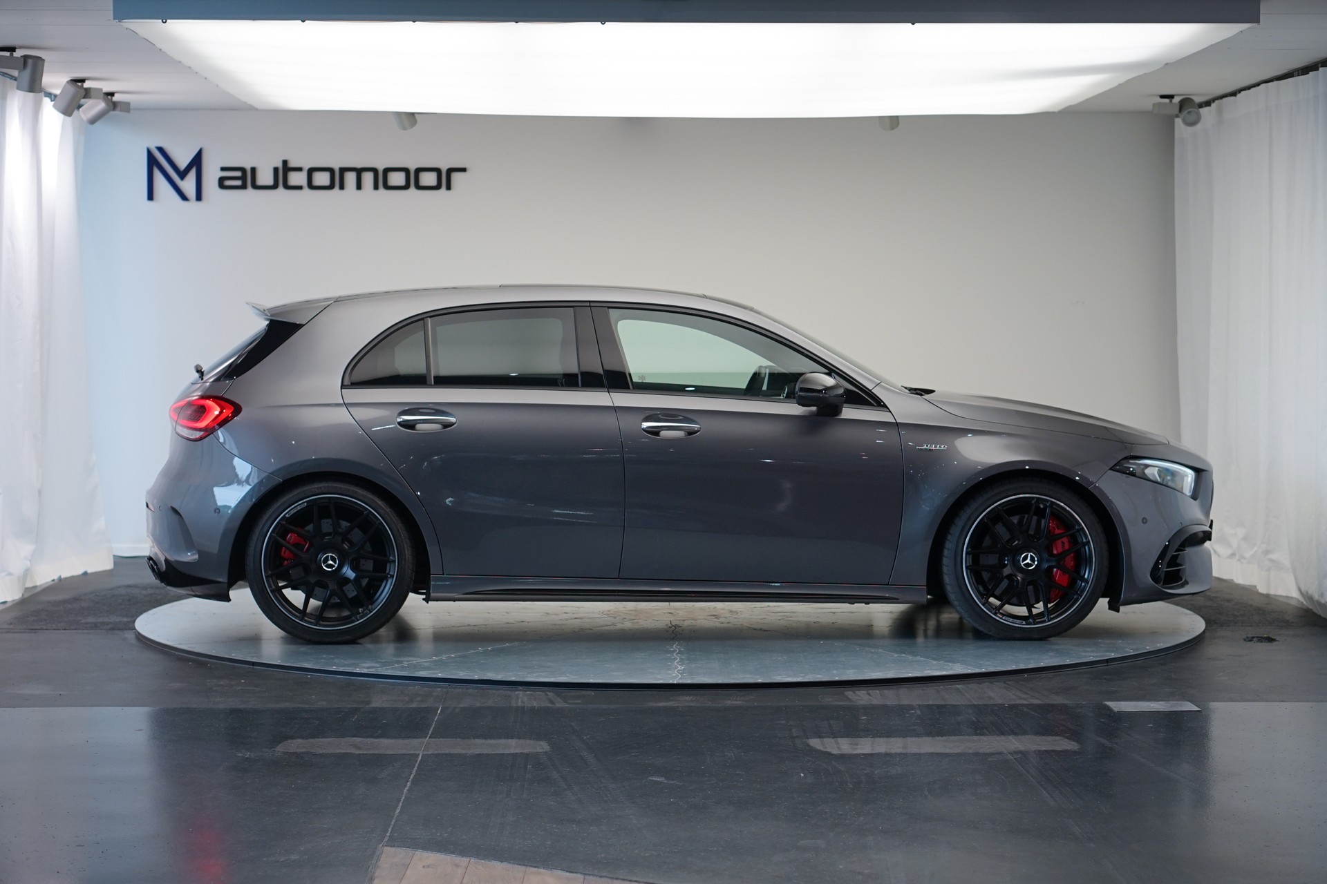 MERCEDES-BENZ A 45 S AMG 4Matic+ Speedshift *CH-Fahrzeug* *Pano* *Performance Sitze*-showroom-element-3