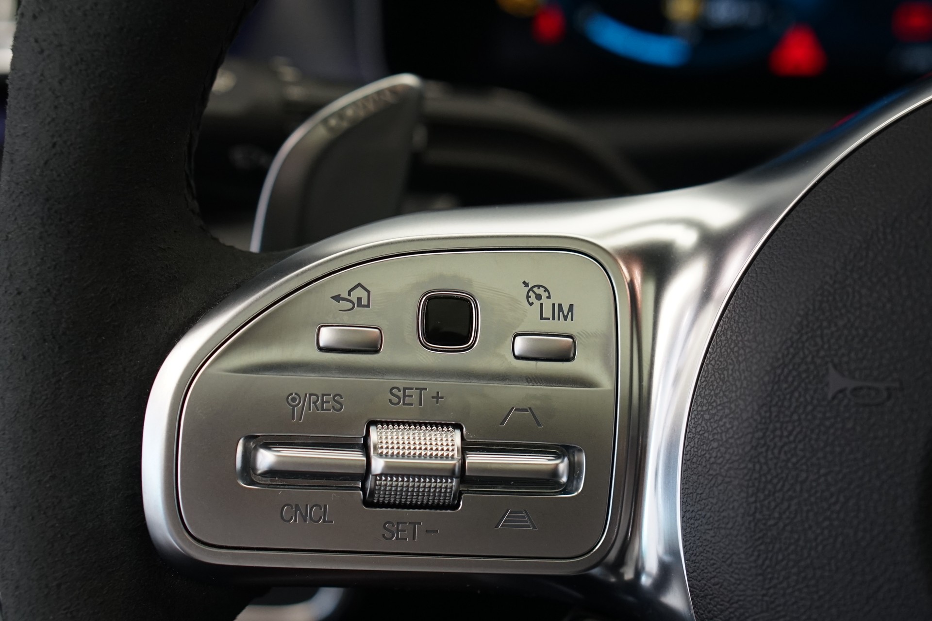 MERCEDES-BENZ A 45 S AMG 4Matic+ Speedshift *CH-Fahrzeug* *Pano* *Performance Sitze*-image-26