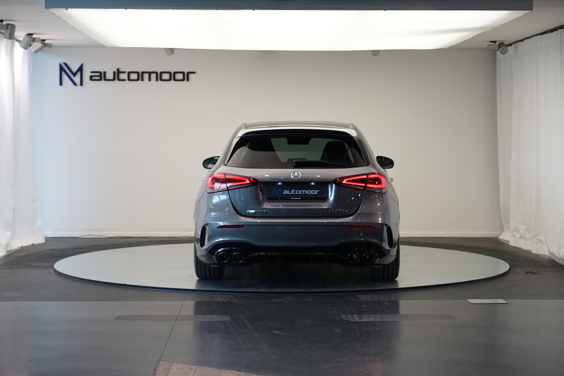 MERCEDES-BENZ A 45 S AMG 4Matic+ Speedshift *CH-Fahrzeug* *Pano* *Performance Sitze*-image-5