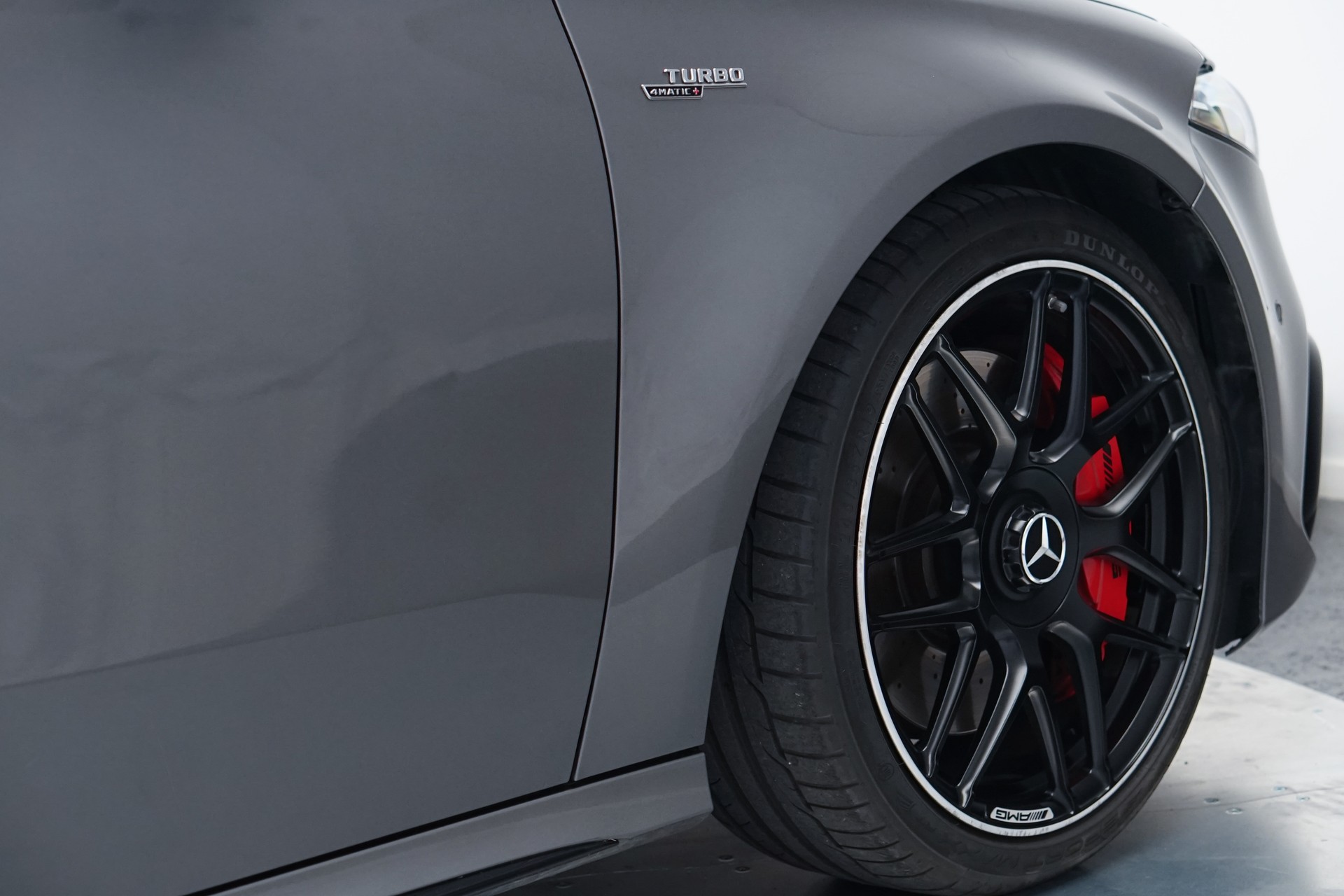 MERCEDES-BENZ A 45 S AMG 4Matic+ Speedshift *CH-Fahrzeug* *Pano* *Performance Sitze*-image-11