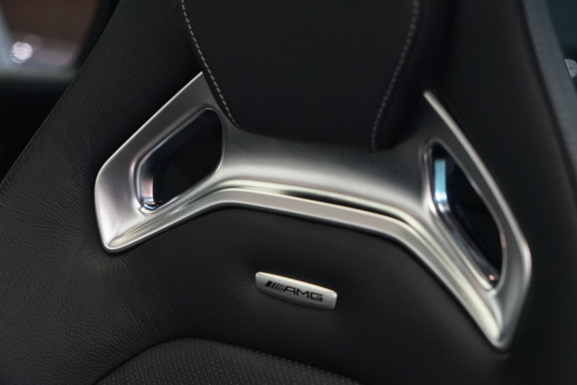 MERCEDES-BENZ A 45 S AMG 4Matic+ Speedshift *CH-Fahrzeug* *Pano* *Performance Sitze*-image-37