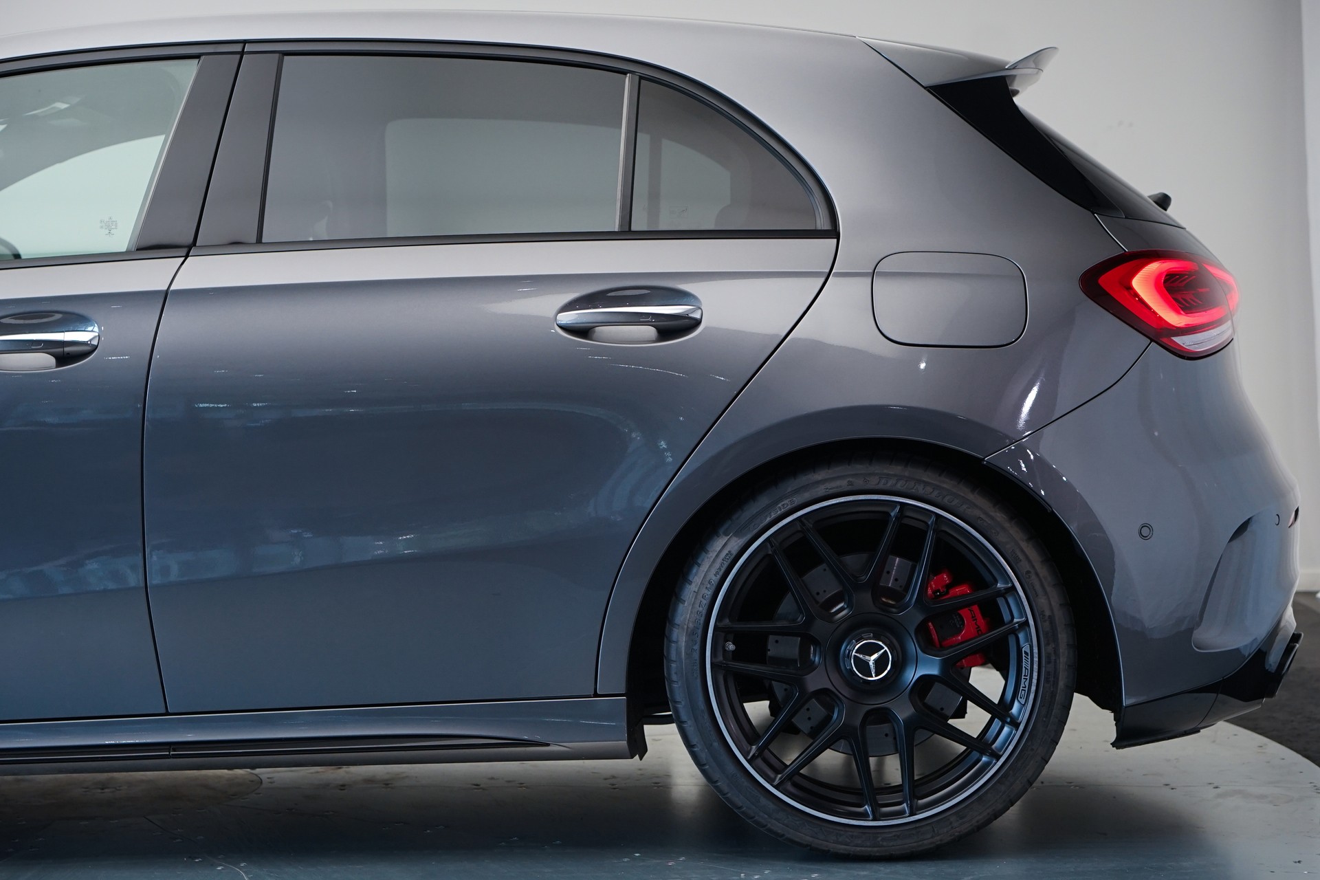 MERCEDES-BENZ A 45 S AMG 4Matic+ Speedshift *CH-Fahrzeug* *Pano* *Performance Sitze*-image-44