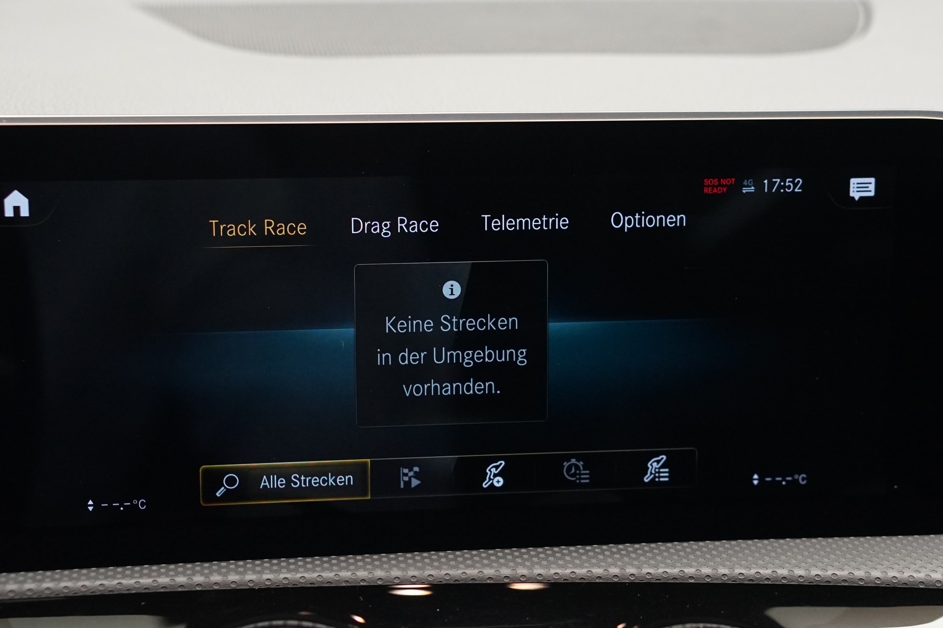 MERCEDES-BENZ A 45 S AMG 4Matic+ Speedshift *CH-Fahrzeug* *Pano* *Performance Sitze*-image-35