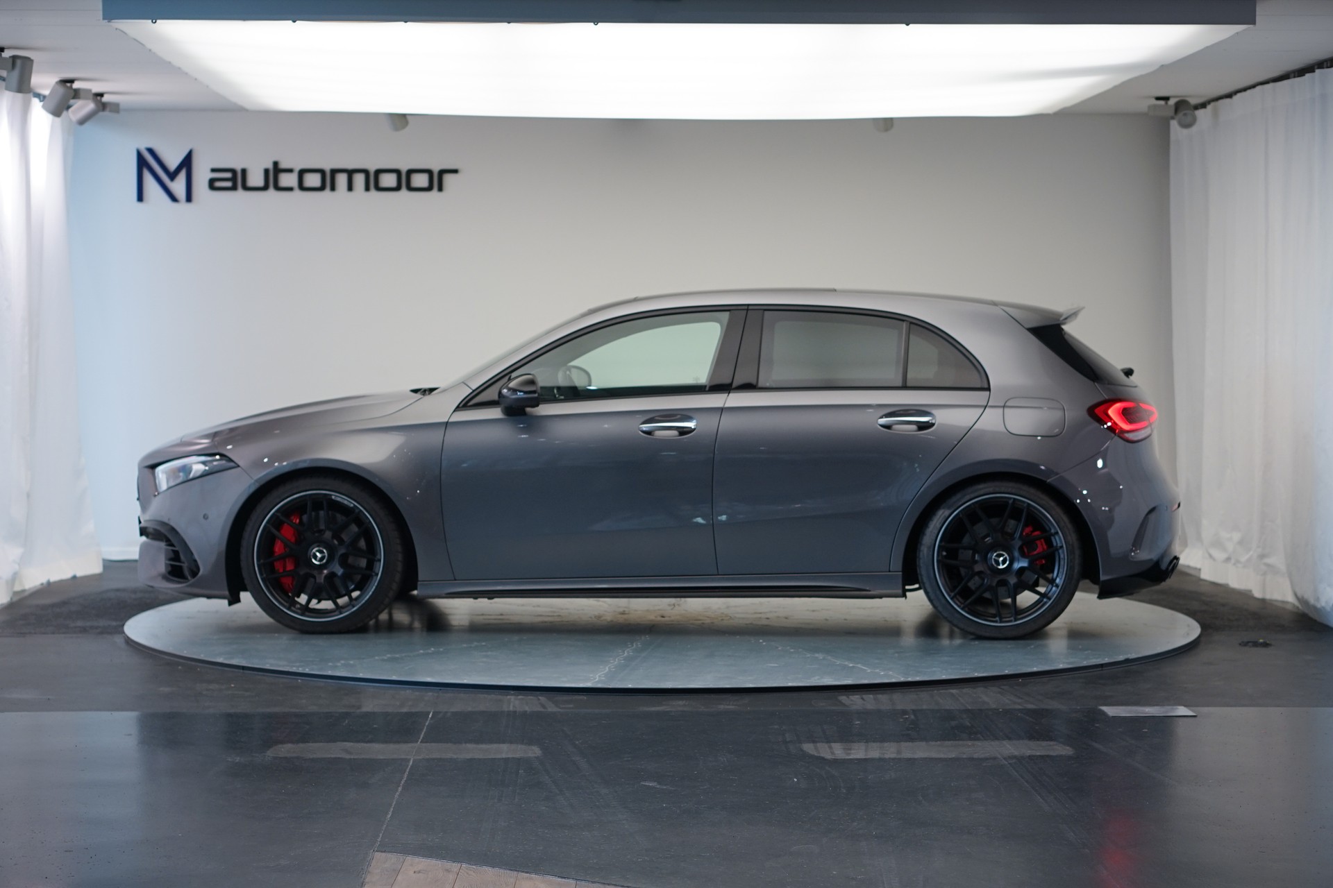 MERCEDES-BENZ A 45 S AMG 4Matic+ Speedshift *CH-Fahrzeug* *Pano* *Performance Sitze*-image-8