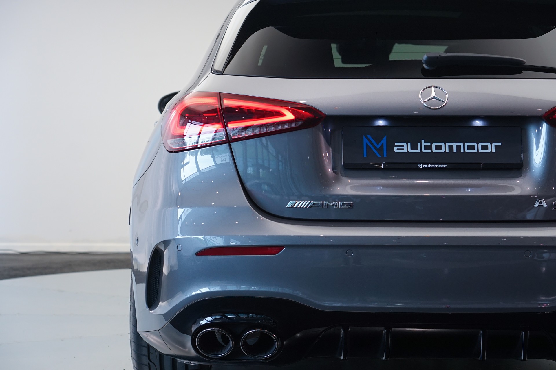 MERCEDES-BENZ A 45 S AMG 4Matic+ Speedshift *CH-Fahrzeug* *Pano* *Performance Sitze*-image-10