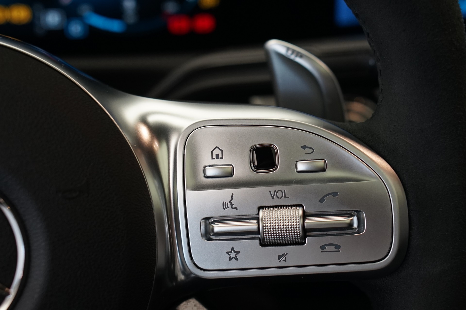MERCEDES-BENZ A 45 S AMG 4Matic+ Speedshift *CH-Fahrzeug* *Pano* *Performance Sitze*-image-25