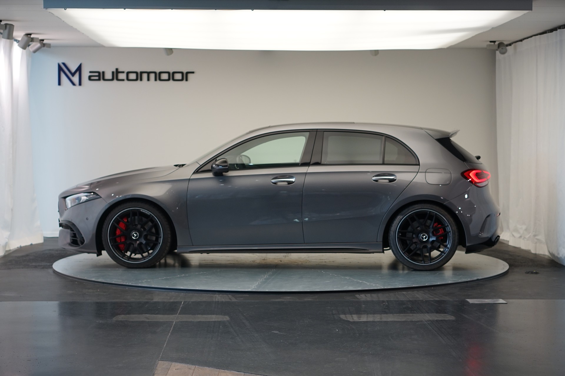 MERCEDES-BENZ A 45 S AMG 4Matic+ Speedshift *CH-Fahrzeug* *Pano* *Performance Sitze*-image-7