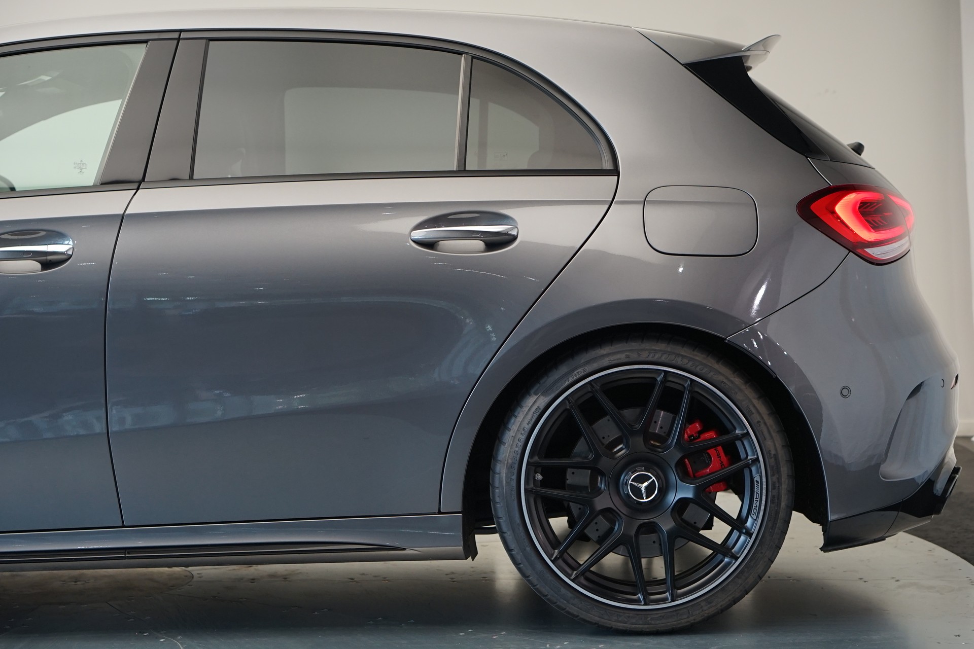 MERCEDES-BENZ A 45 S AMG 4Matic+ Speedshift *CH-Fahrzeug* *Pano* *Performance Sitze*-image-41