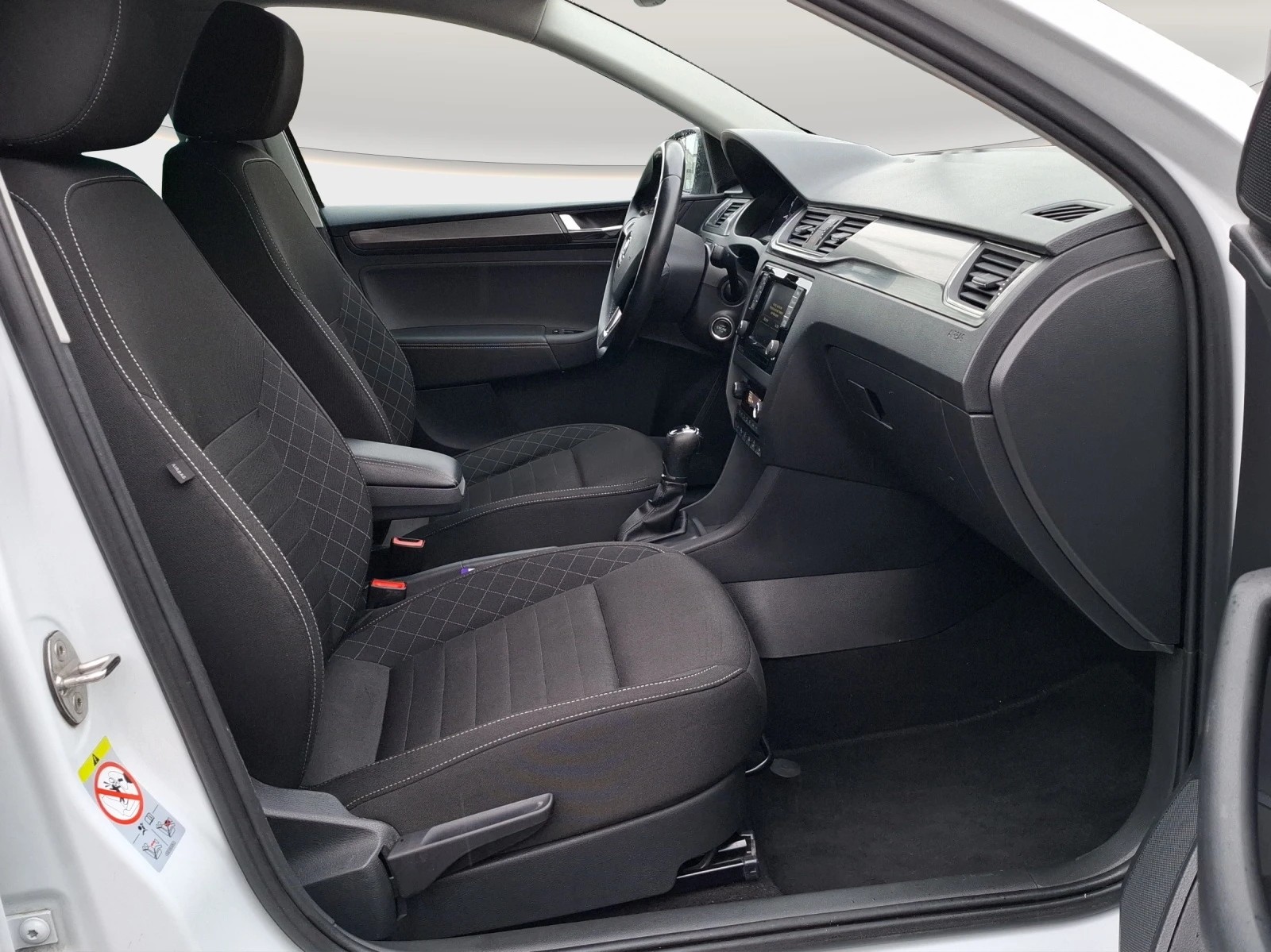 SKODA Rapid Spaceback 1.4 TSI Style DSG // +4 Aluminiumfelgen dazu-image-8
