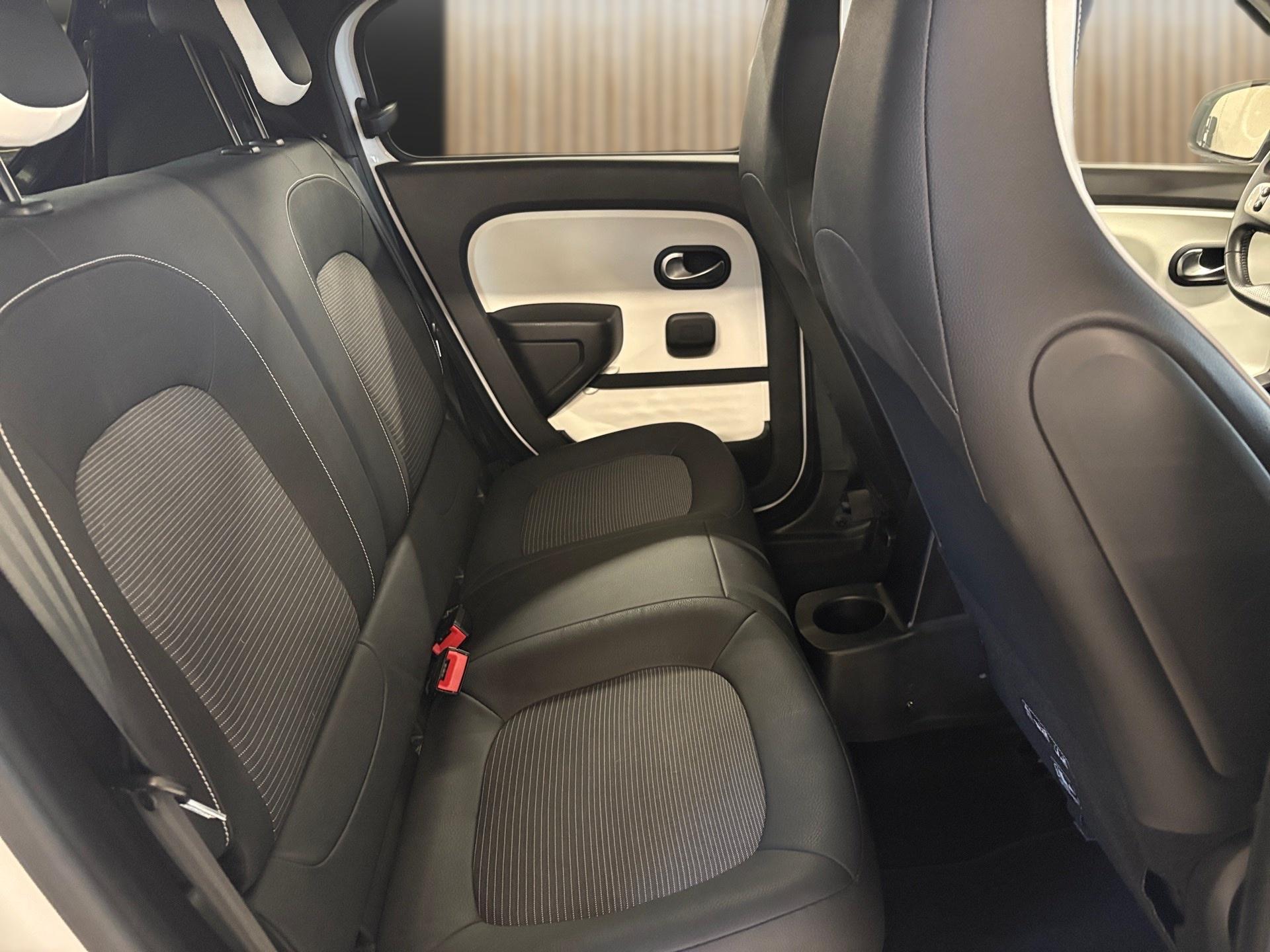 RENAULT Twingo 0.9 TCe 90 Swiss Edition-image-13