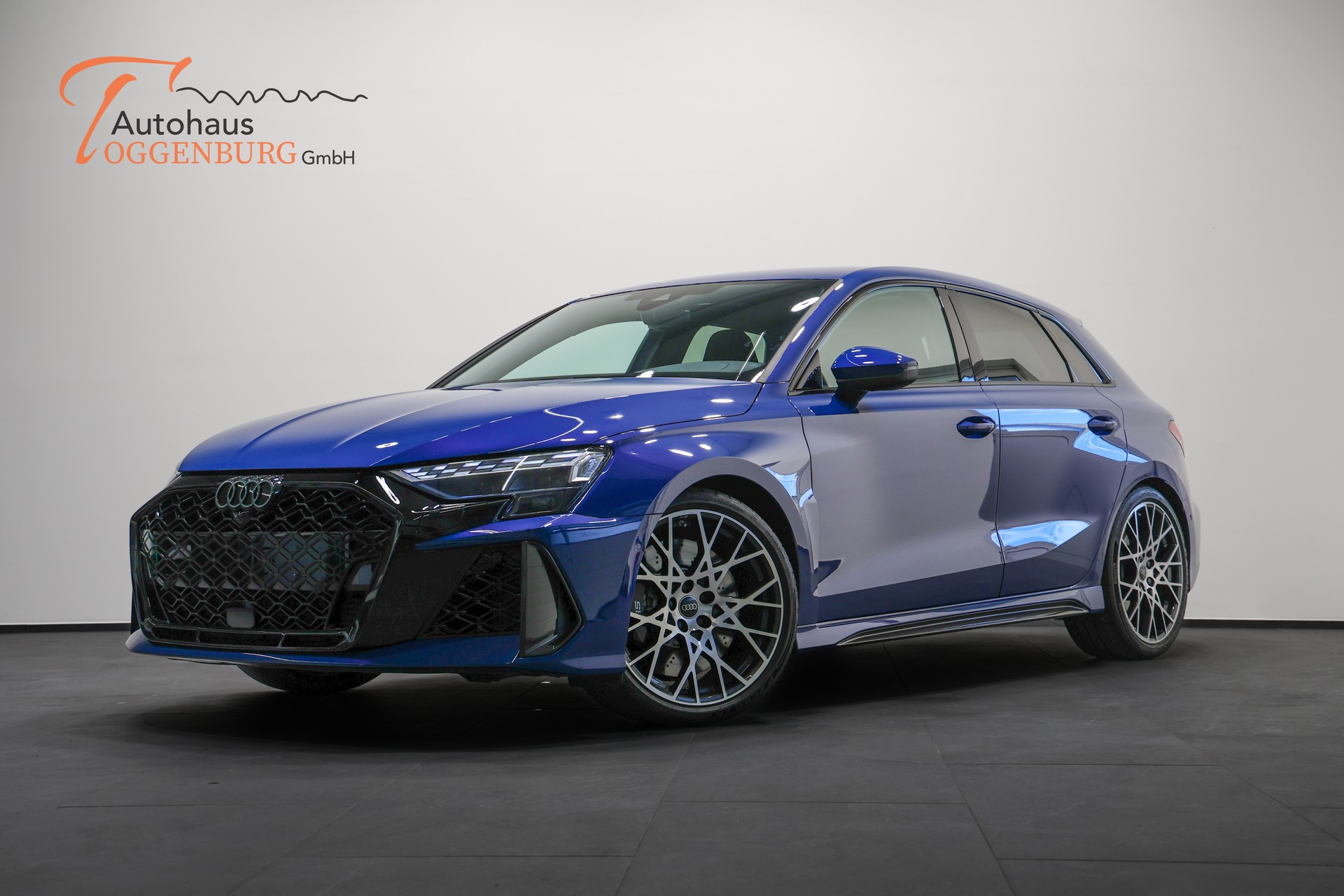 AUDI RS3 Sportback 2.5 TSI quattro S-tronic *Facelift*Schalensitze*5 Jahre Werksgarantie*-showroom-element-2