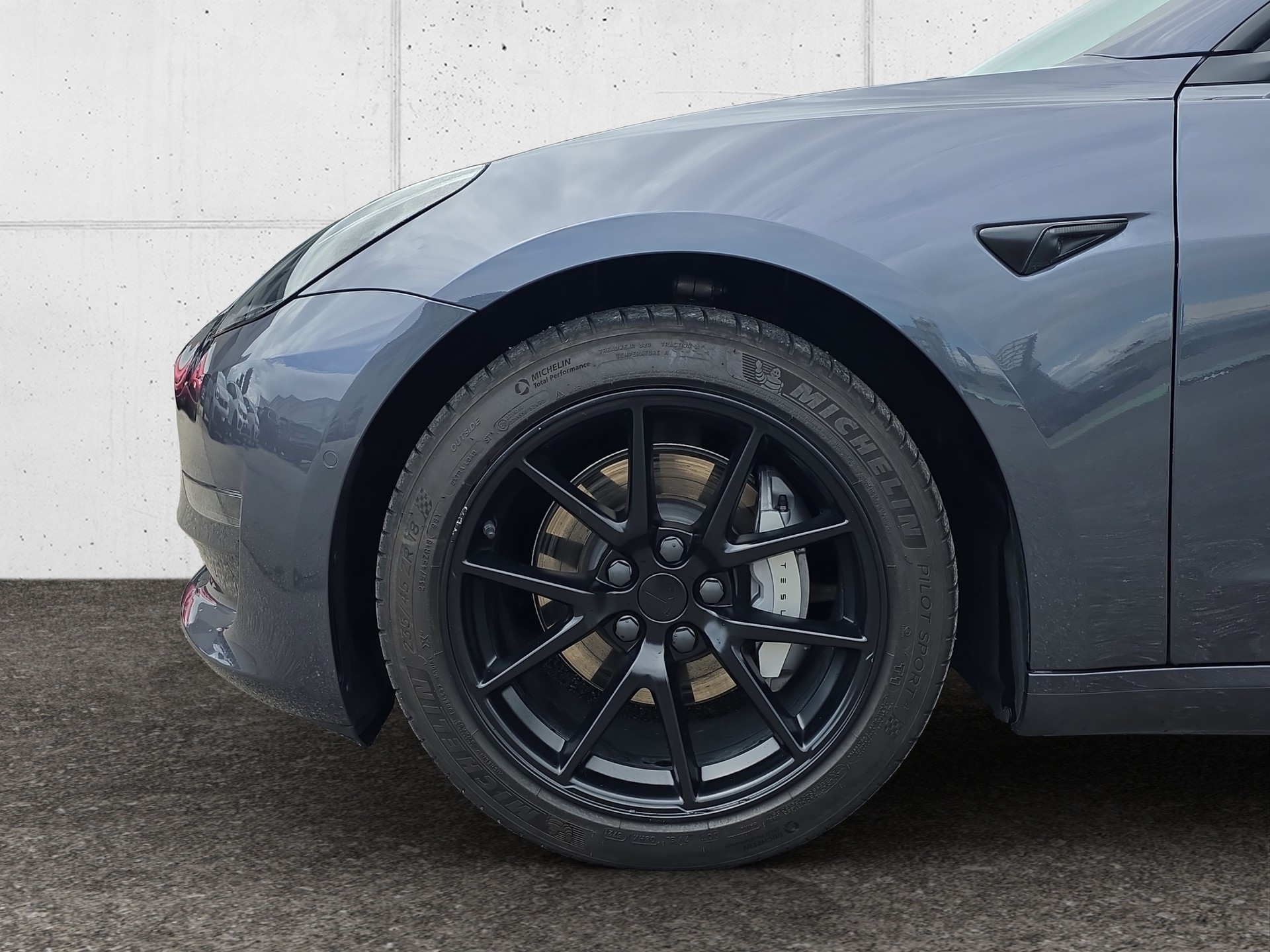 TESLA Model 3 Long Range D-image-14