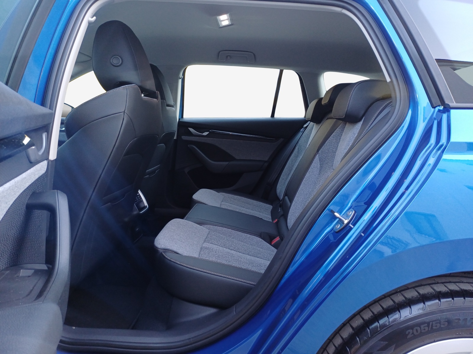 SKODA Octavia Combi 2.0 TSI DSG Selection 4x4-image-11
