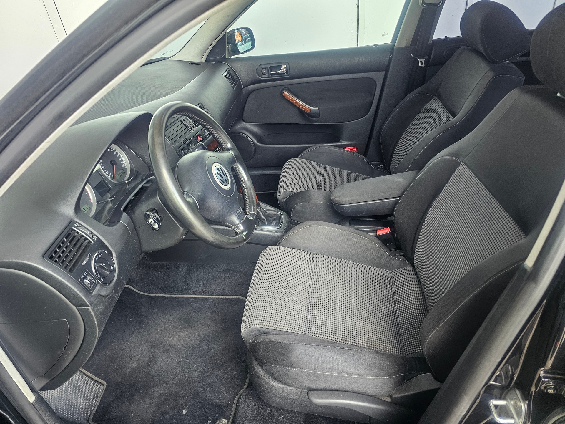 VW Bora Variant 1.9TDI PD Highlline 4Motion-image-13
