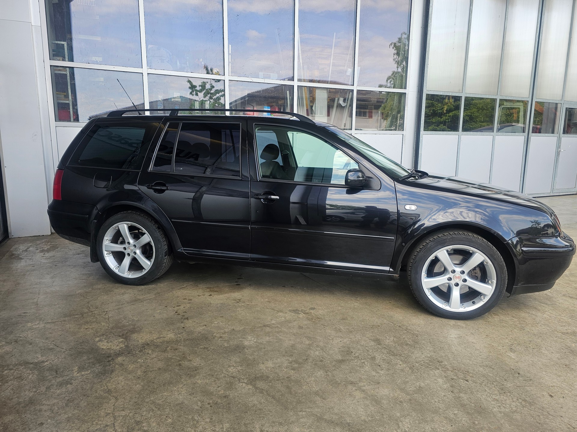 VW Bora Variant 1.9TDI PD Highlline 4Motion-showroom-element-3