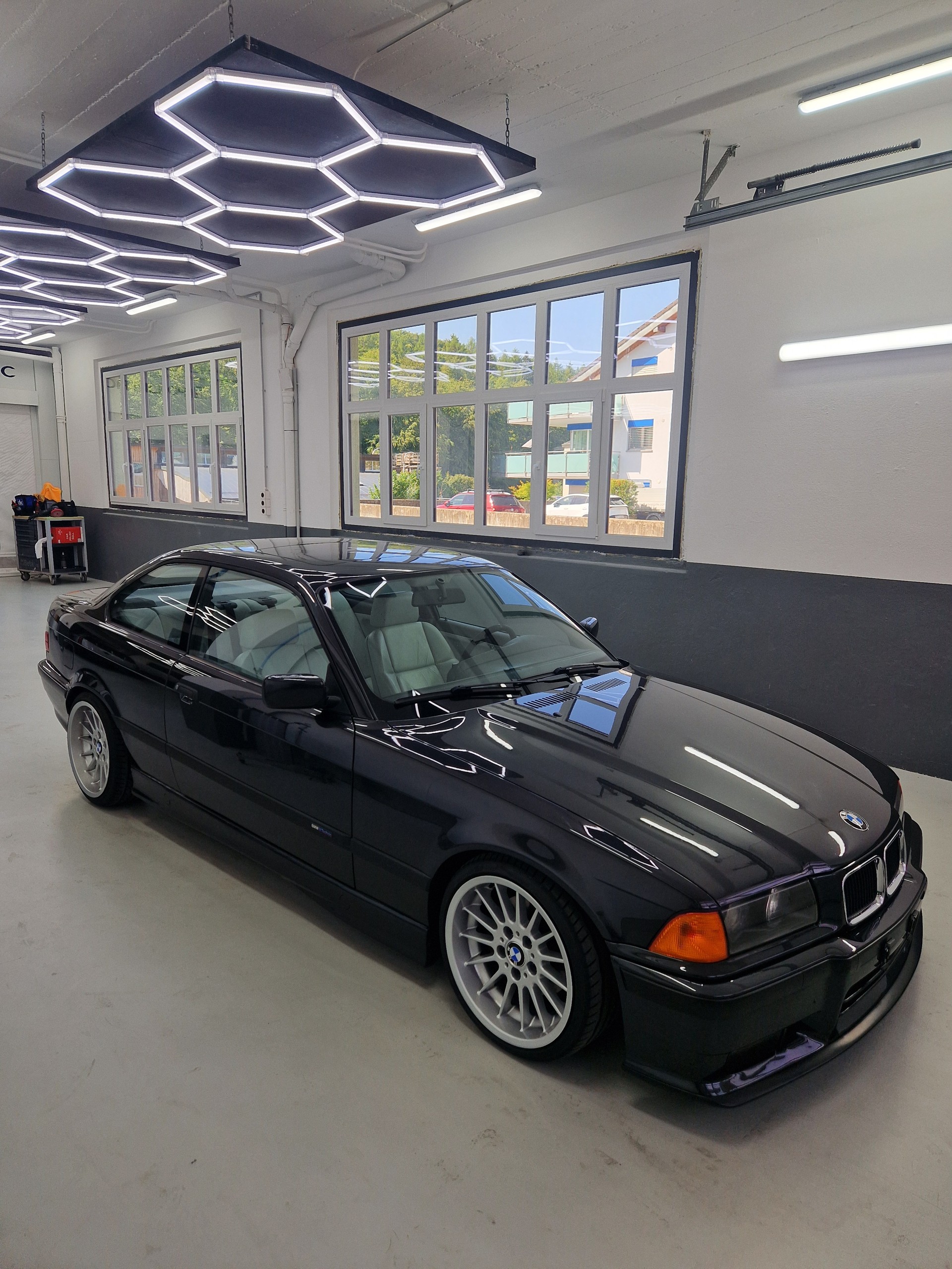 BMW 325-image-0