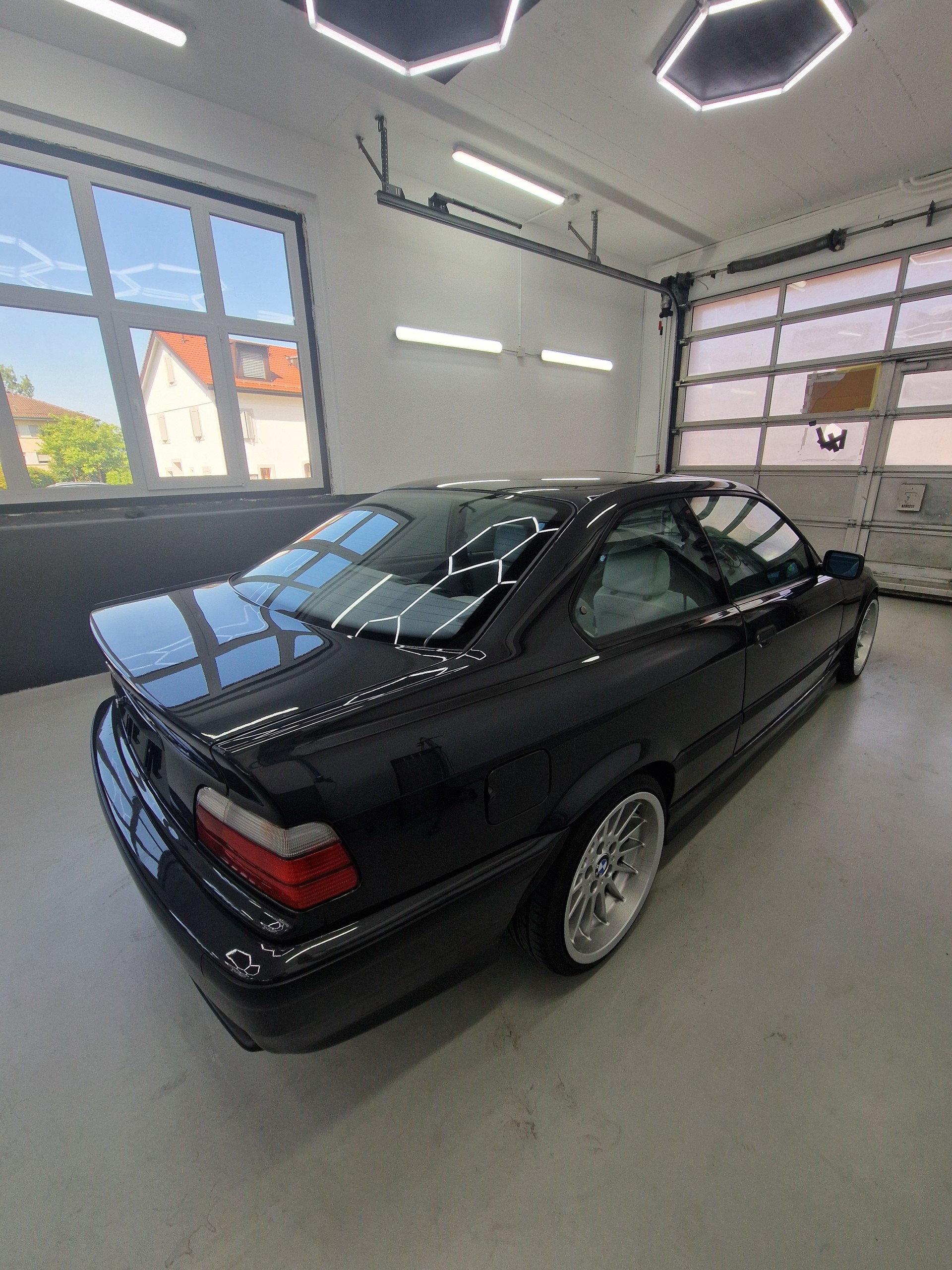 BMW 325-image-1