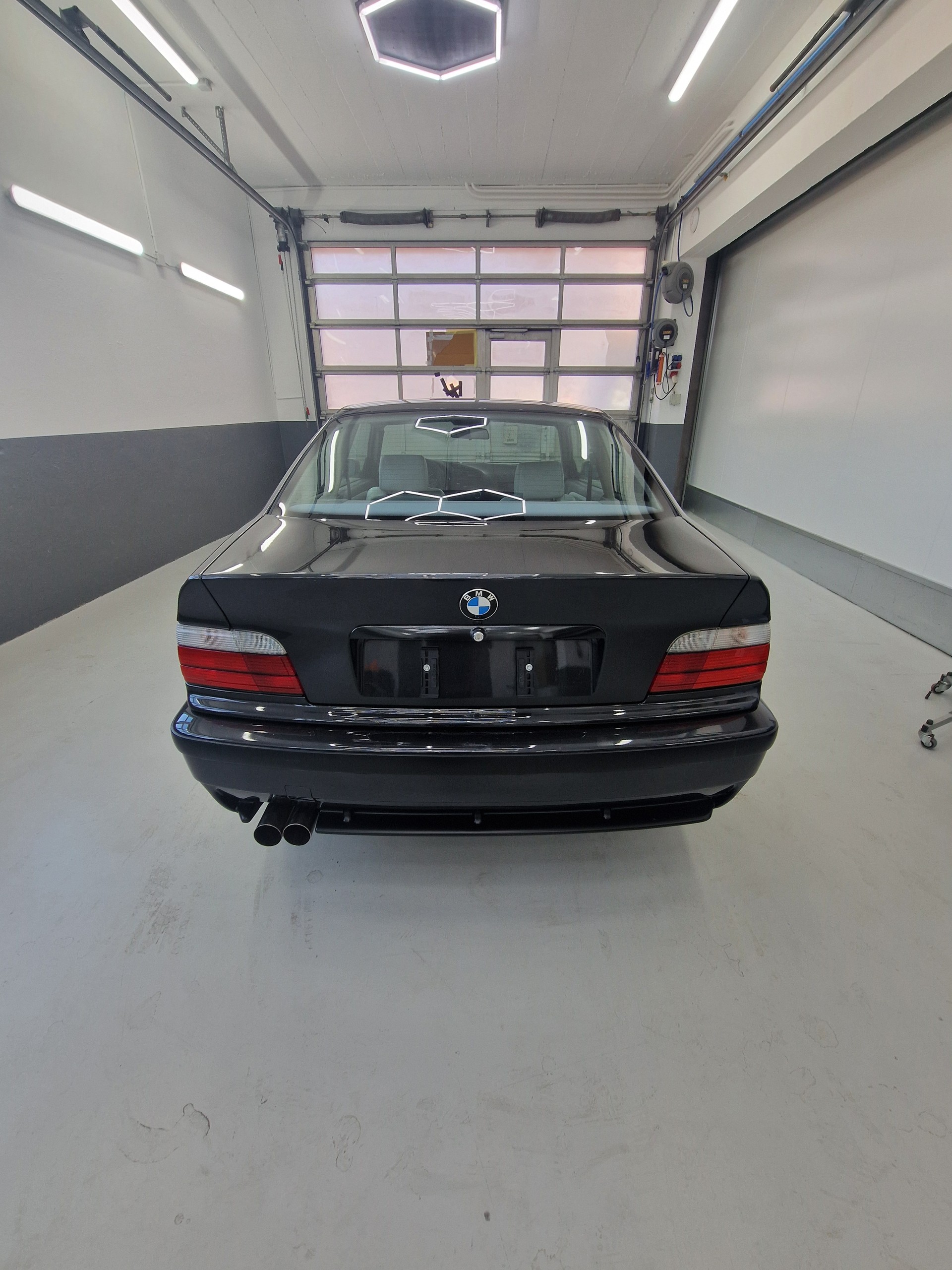 BMW 325-image-2