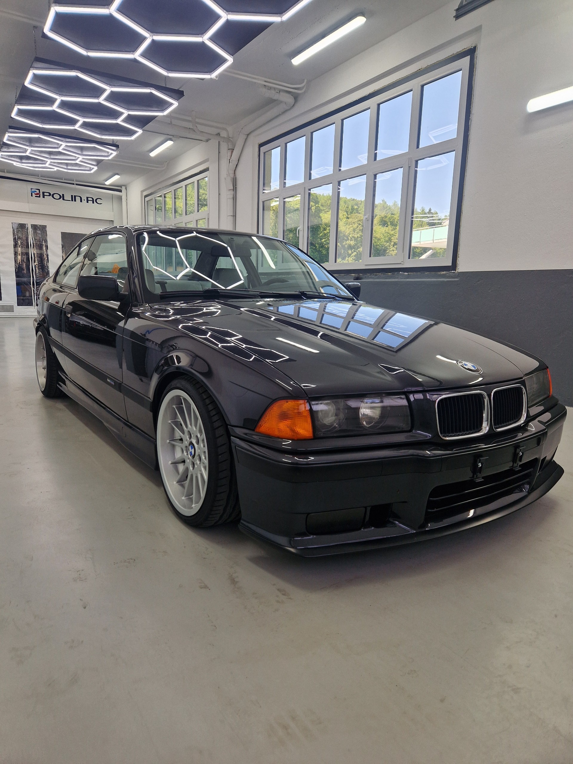 BMW 325-image-4