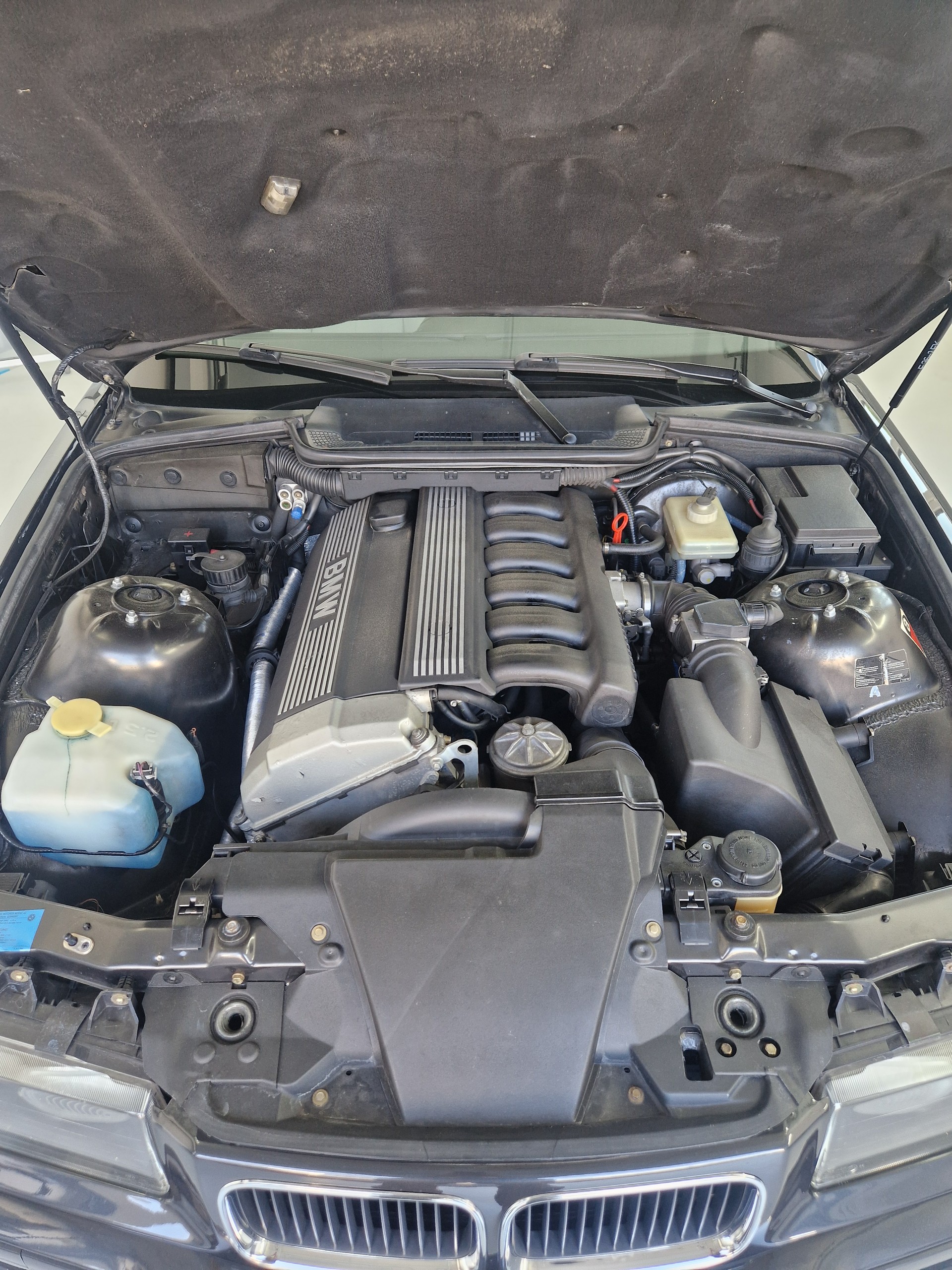 BMW 325-image-11