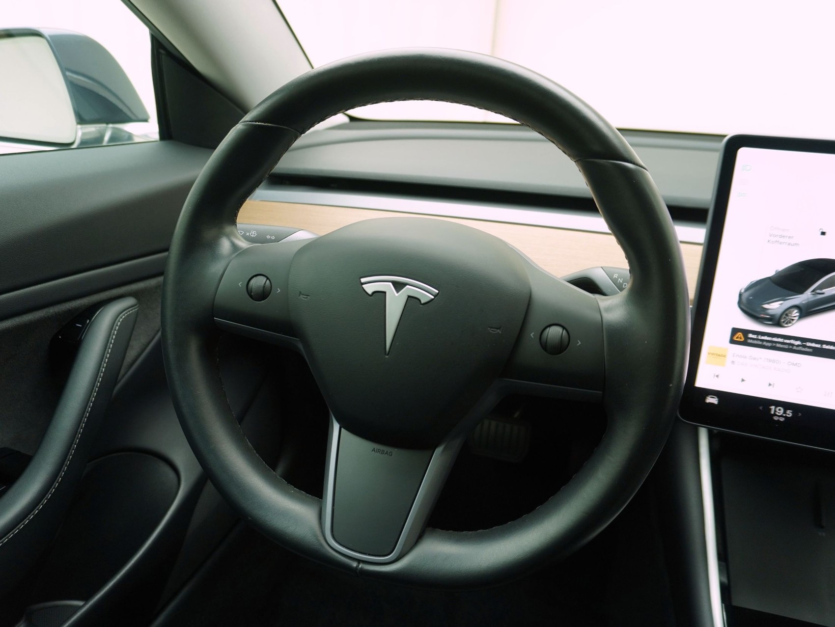 TESLA Model 3 Long Range Dual Motor AWD-image-13