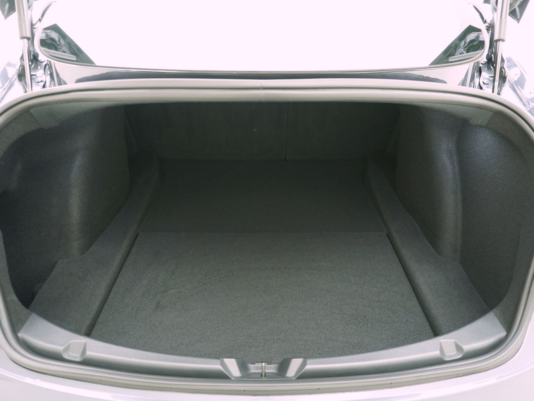 TESLA Model 3 Long Range Dual Motor AWD-image-15