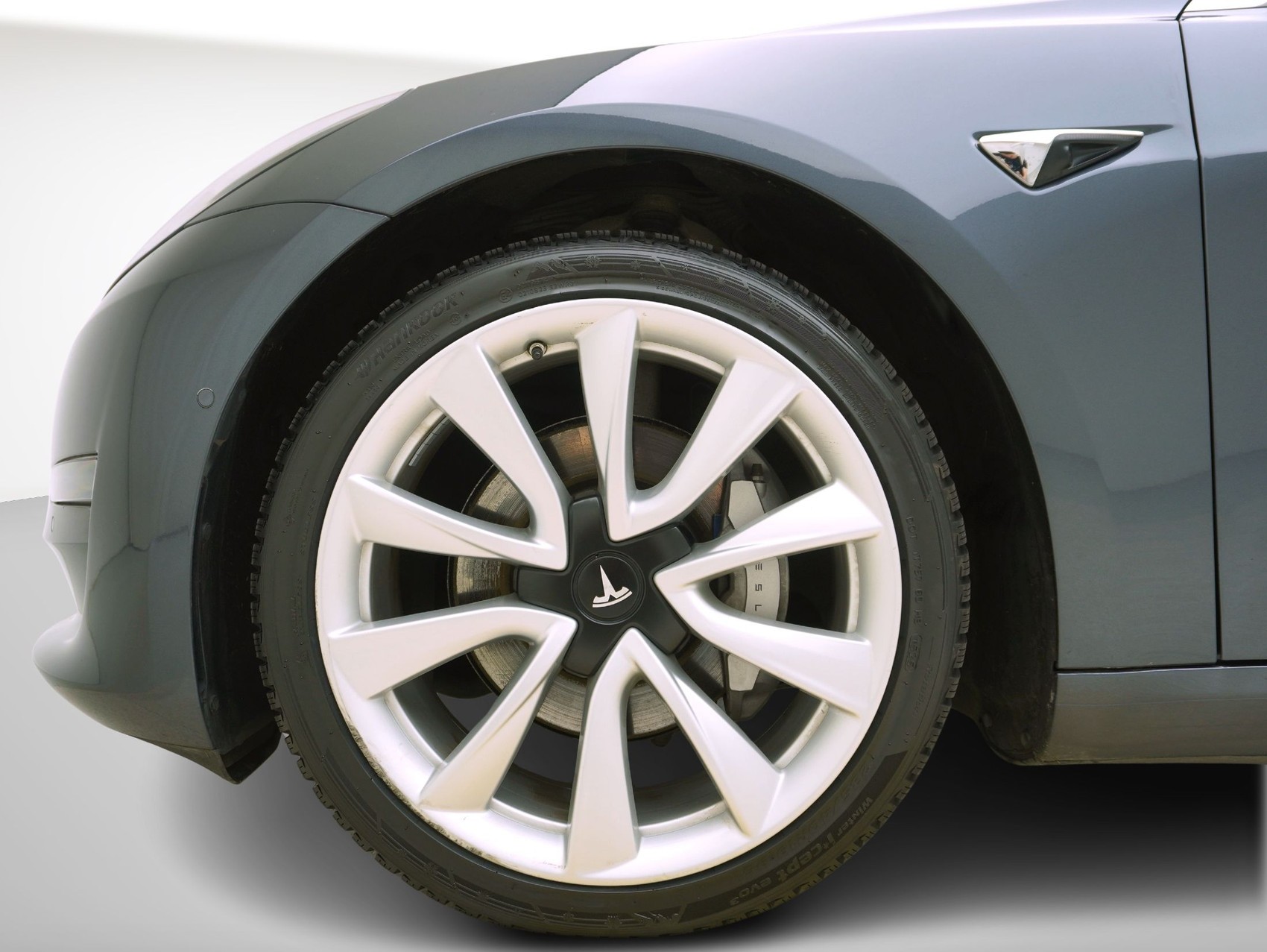 TESLA Model 3 Long Range Dual Motor AWD-image-8