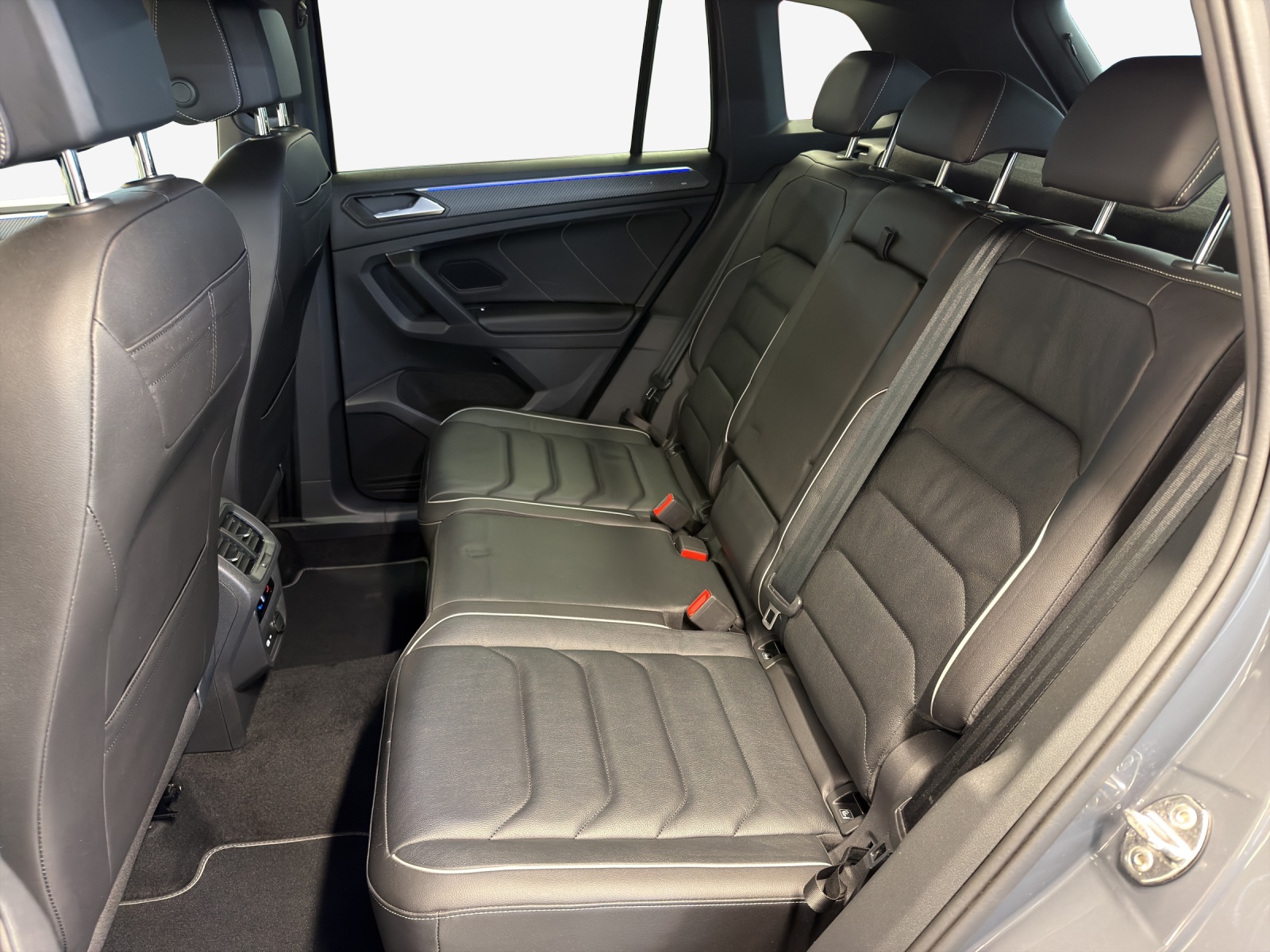 VW Tiguan 2.0TSI R-Line 4Motion DSG-image-11