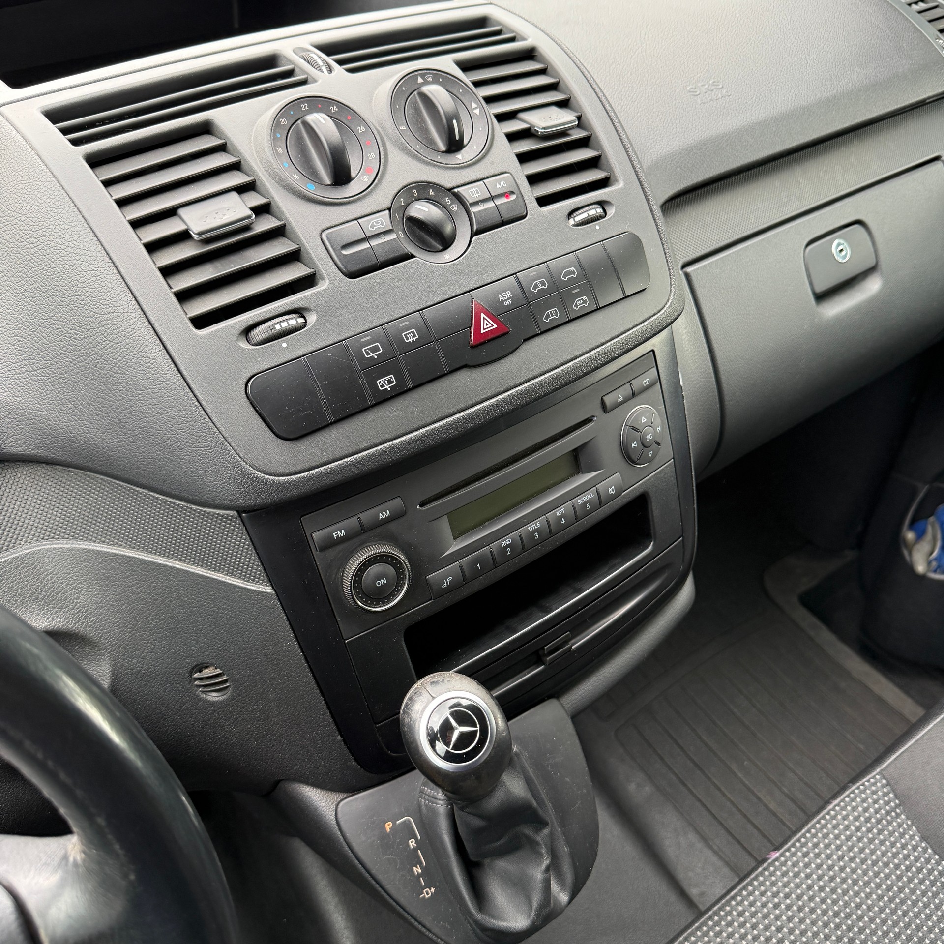 MERCEDES-BENZ Vito 113 CDI Blue Efficiency A-image-11