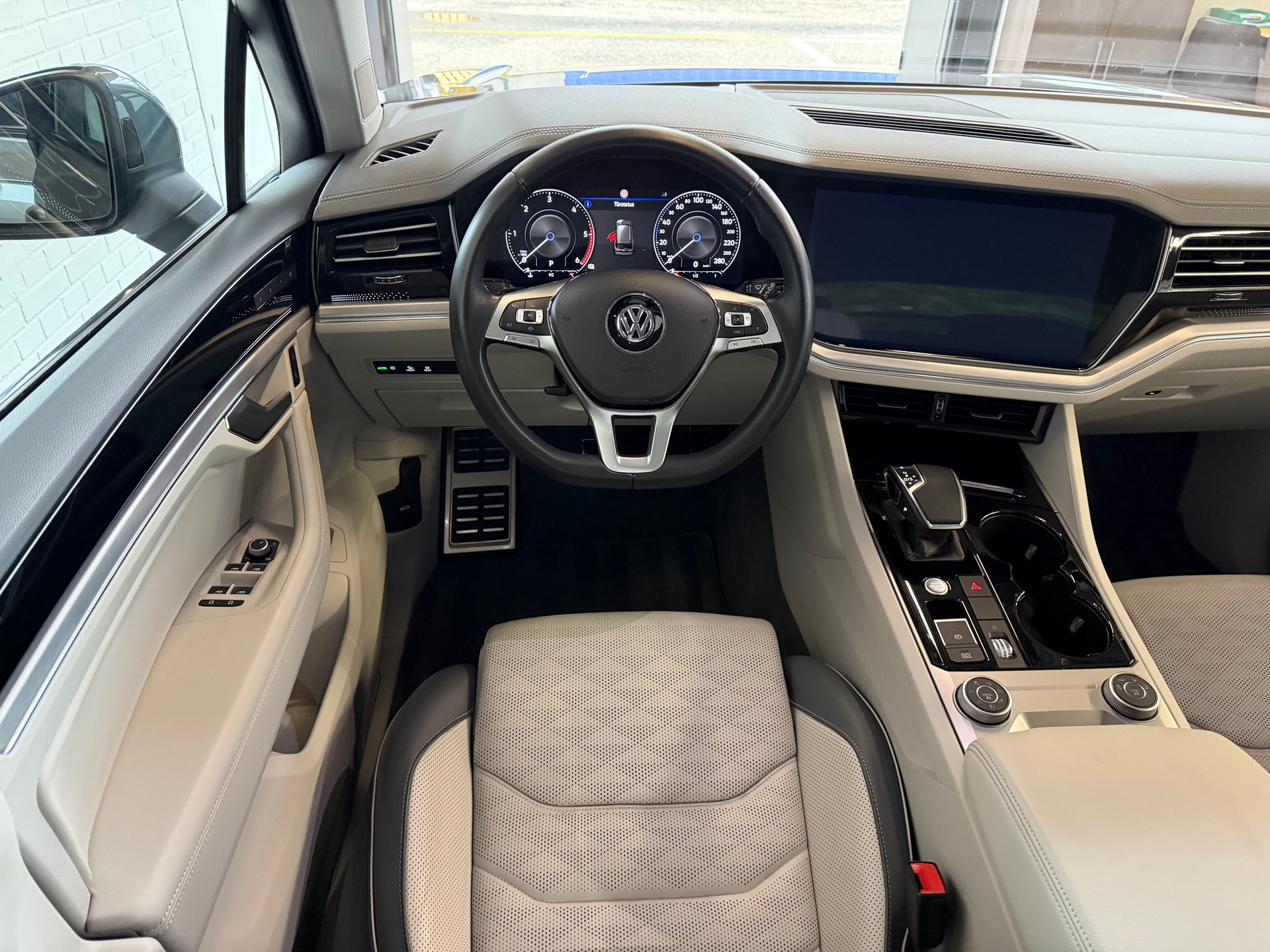 VW Touareg 4.0 V8 421 PS TDI 4X4 R-LINE Atmosphere Tiptronic-image-15