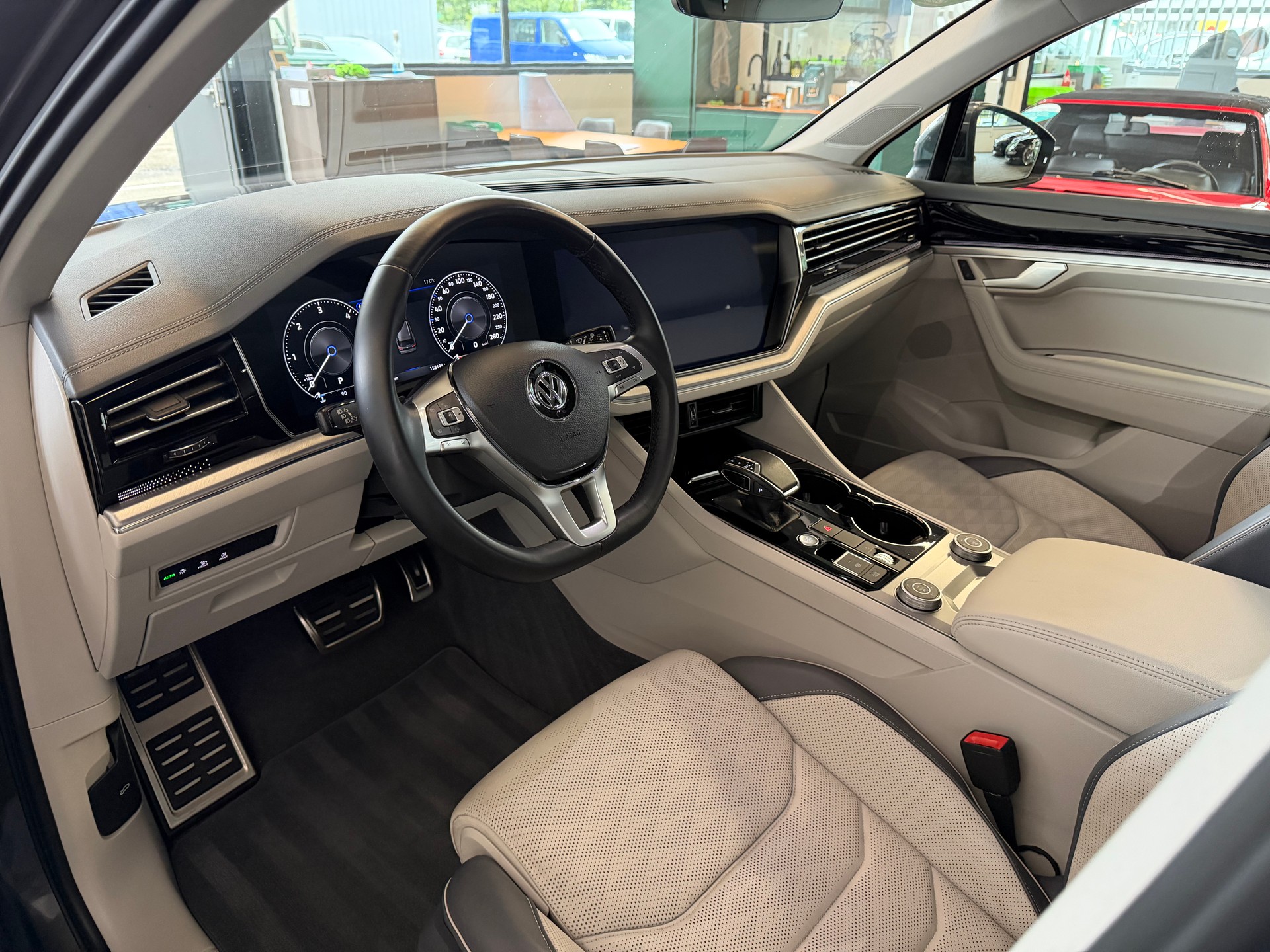 VW Touareg 4.0 V8 421 PS TDI 4X4 R-LINE Atmosphere Tiptronic-image-13