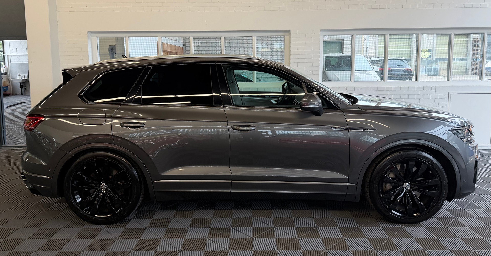 VW Touareg 4.0 V8 421 PS TDI 4X4 R-LINE Atmosphere Tiptronic-image-1