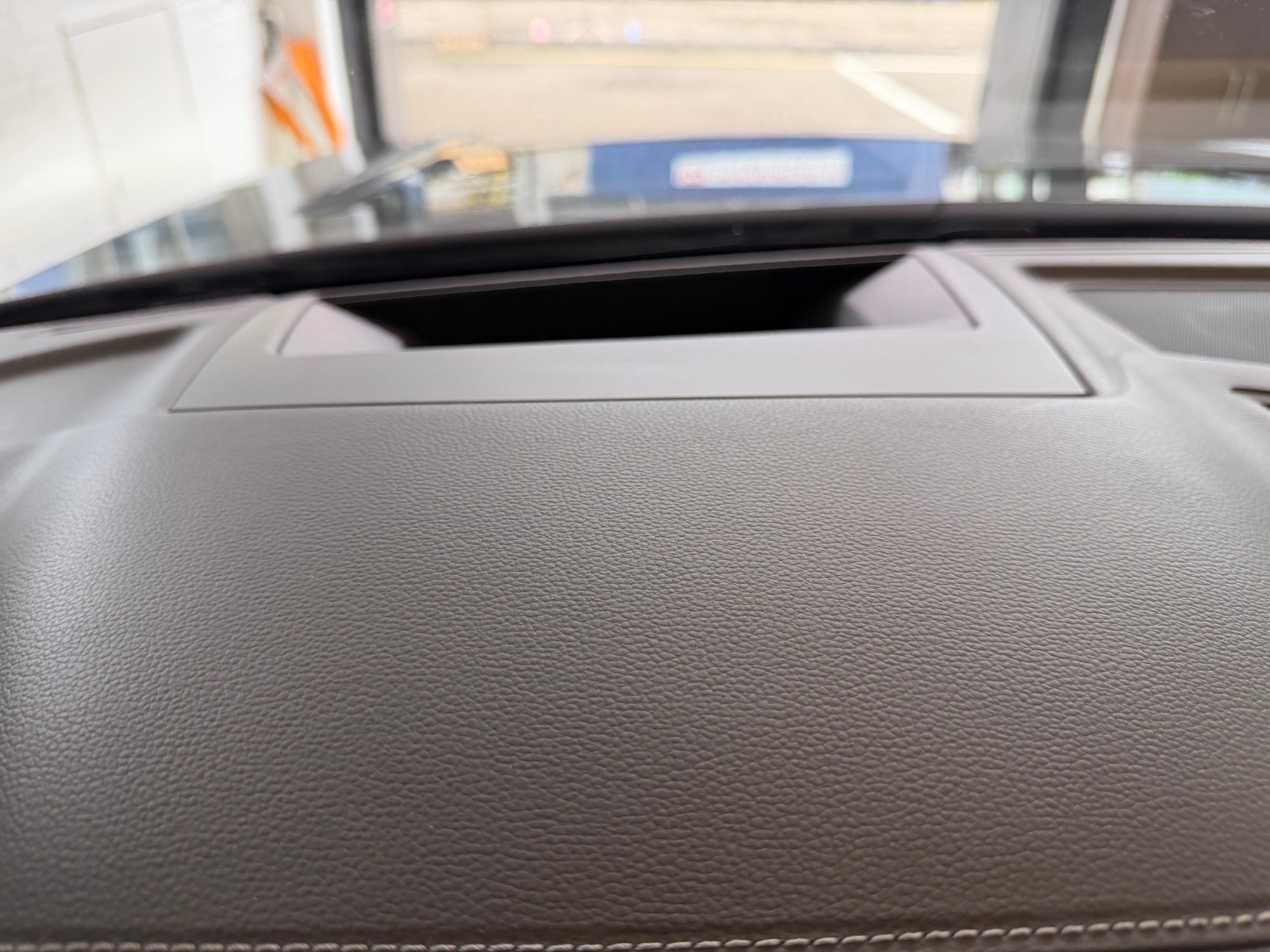 VW Touareg 4.0 V8 421 PS TDI 4X4 R-LINE Atmosphere Tiptronic-image-17