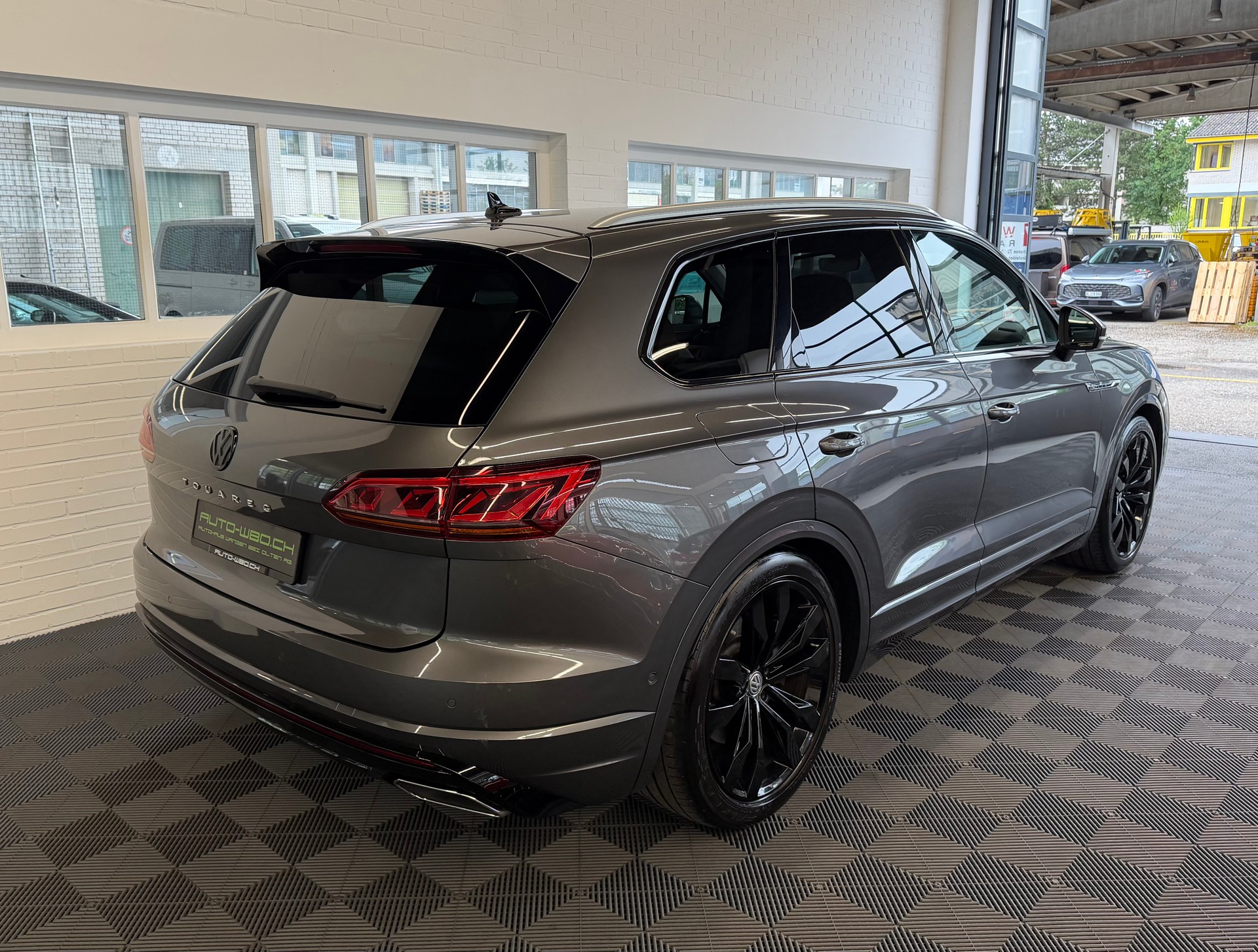 VW Touareg 4.0 V8 421 PS TDI 4X4 R-LINE Atmosphere Tiptronic-image-2
