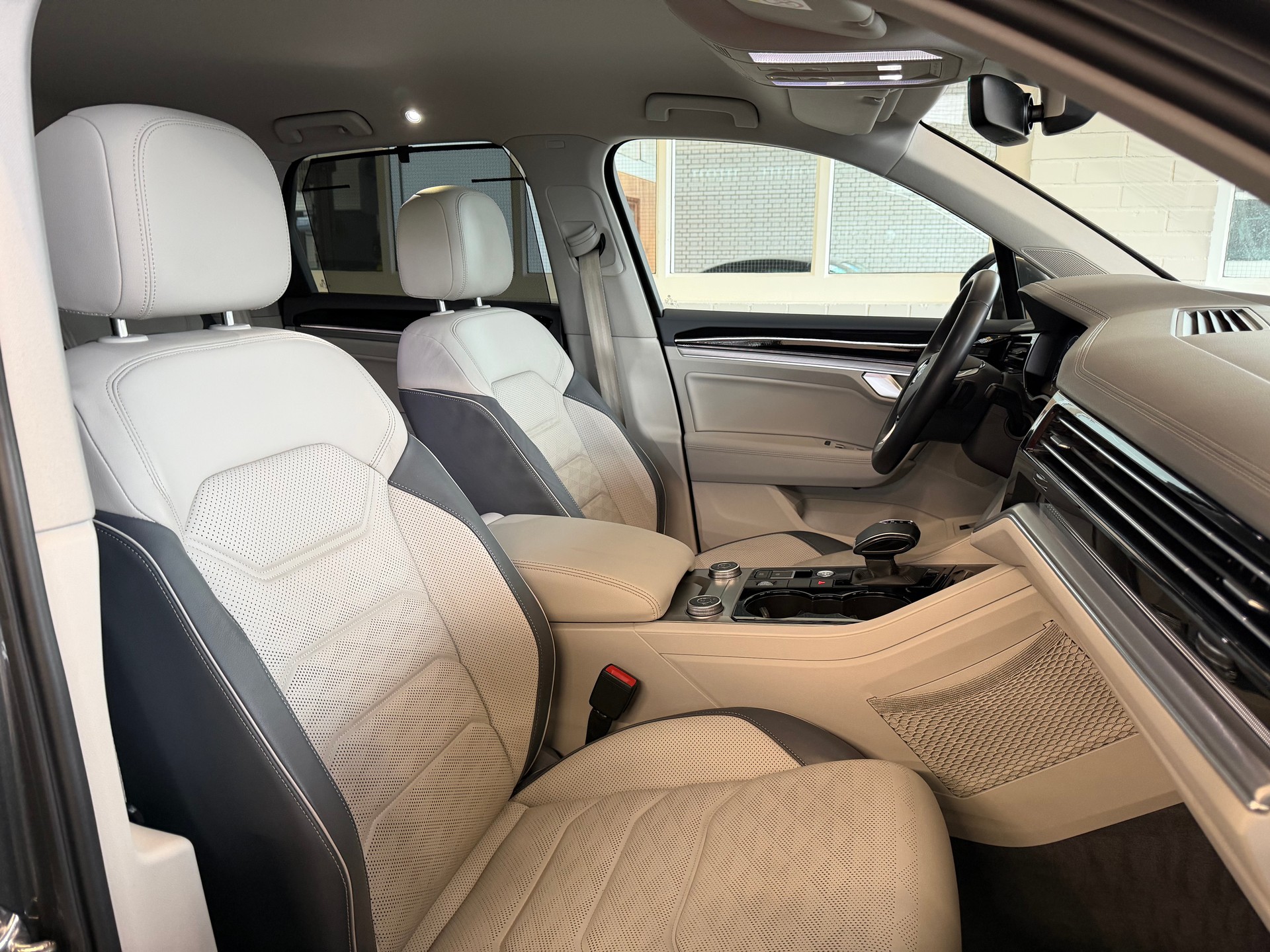 VW Touareg 4.0 V8 421 PS TDI 4X4 R-LINE Atmosphere Tiptronic-image-8
