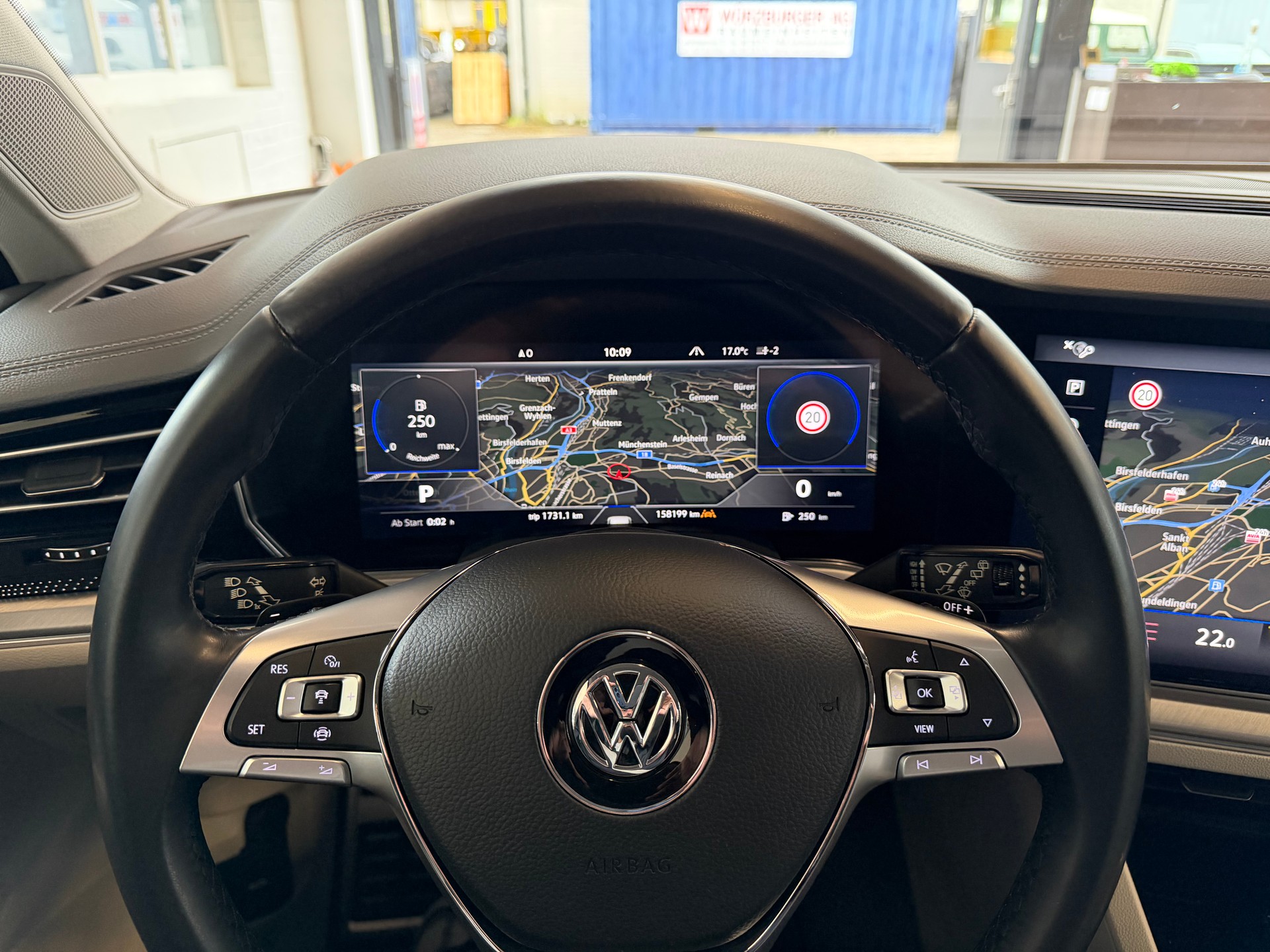 VW Touareg 4.0 V8 421 PS TDI 4X4 R-LINE Atmosphere Tiptronic-image-16