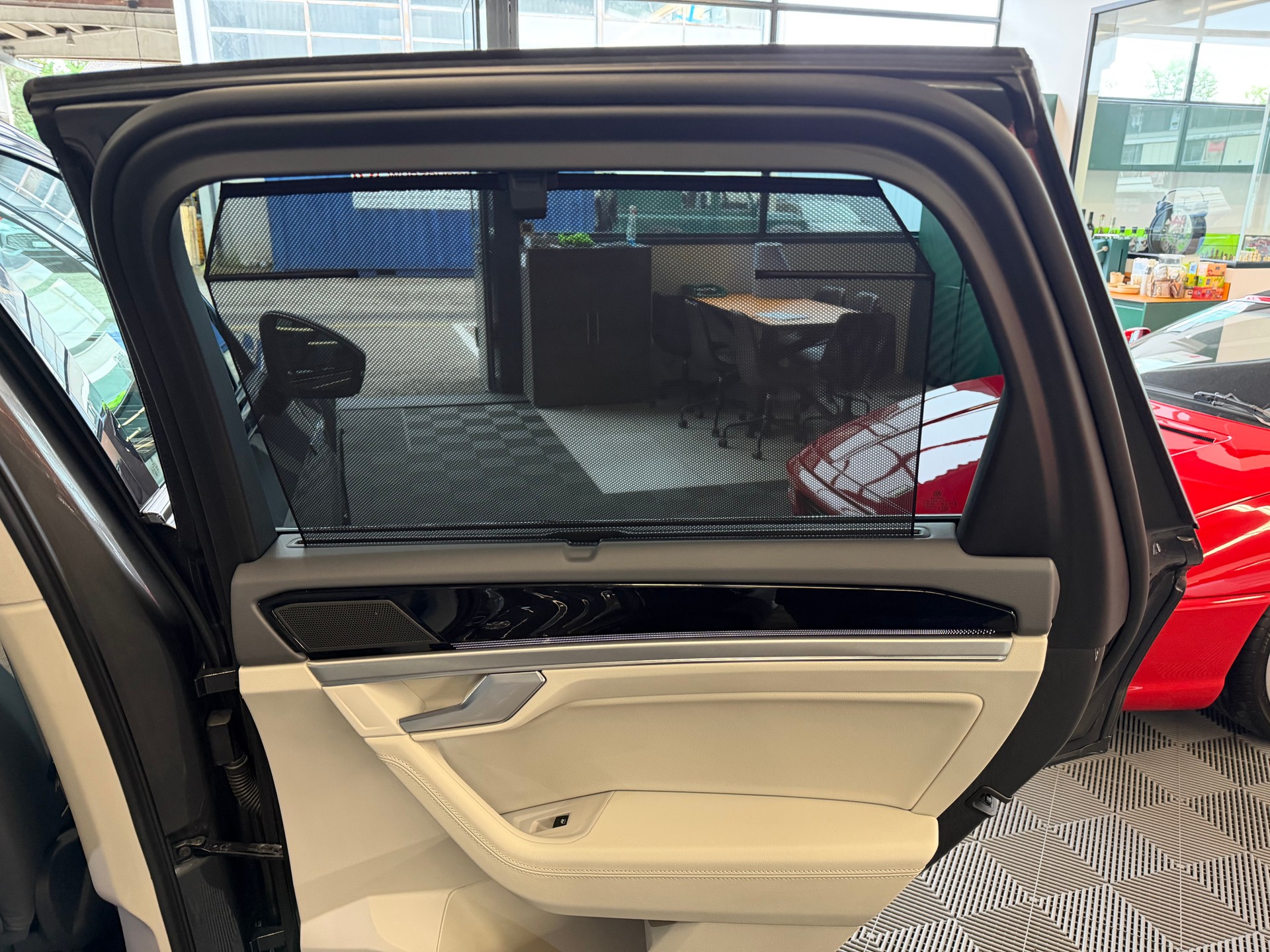 VW Touareg 4.0 V8 421 PS TDI 4X4 R-LINE Atmosphere Tiptronic-image-10