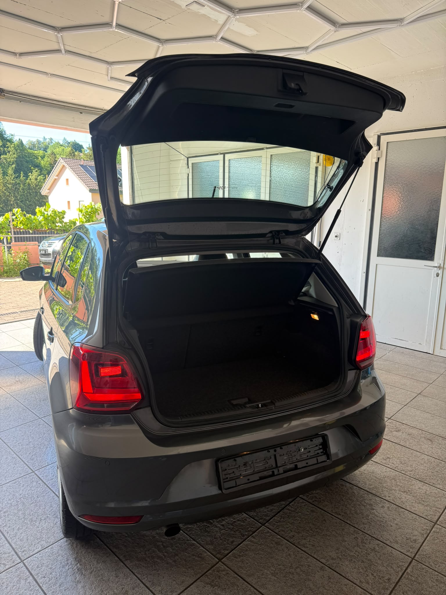 VW Polo 1.2 TSI BMT Lounge DSG-image-3