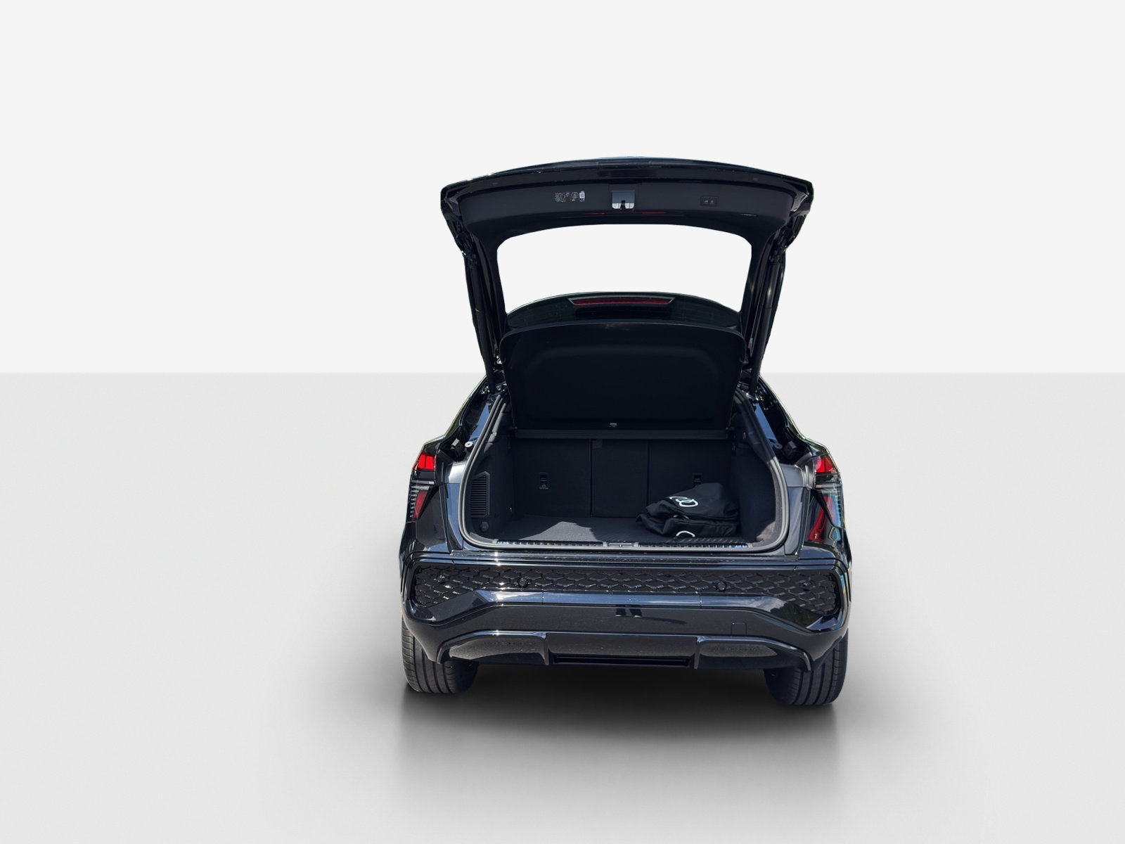 AUDI Q3 Sportback e-hybrid 200 kW S tronig-image-12