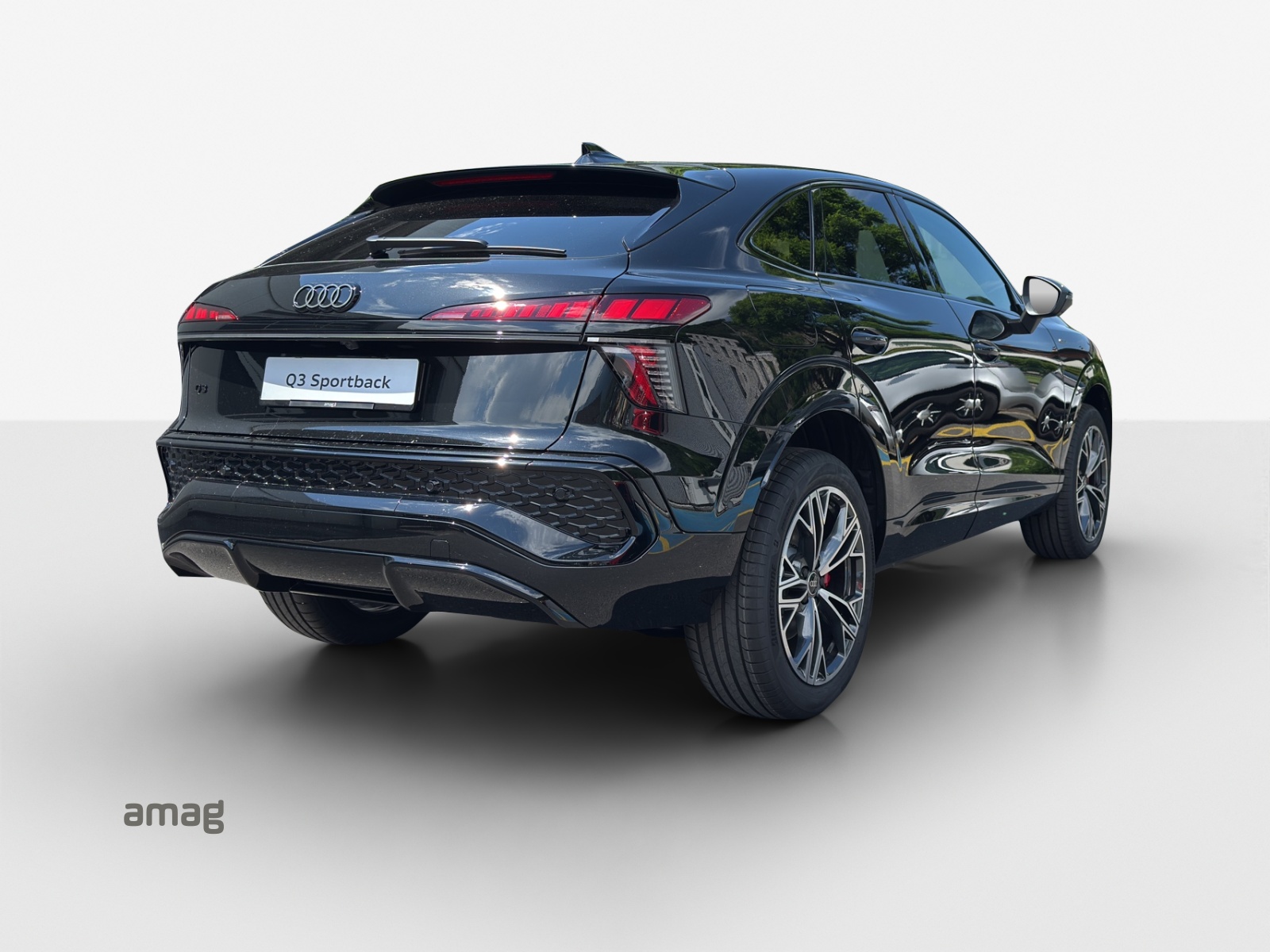 AUDI Q3 Sportback e-hybrid 200 kW S tronig-image-4