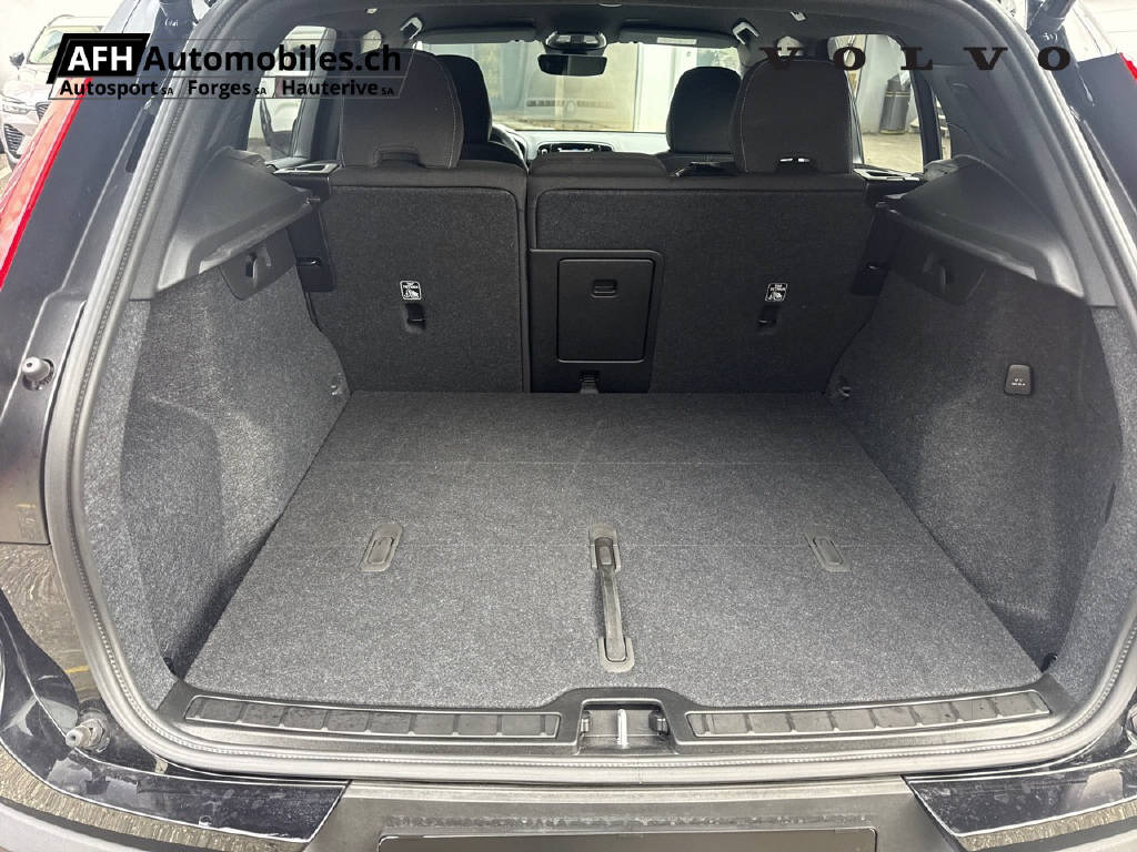 VOLVO XC40 2.0 B3 MH Plus Dark-image-9