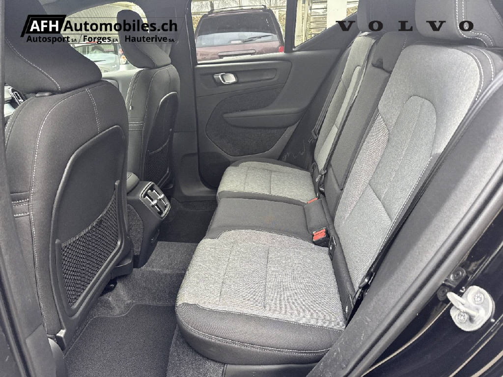 VOLVO XC40 2.0 B3 MH Plus Dark-image-14