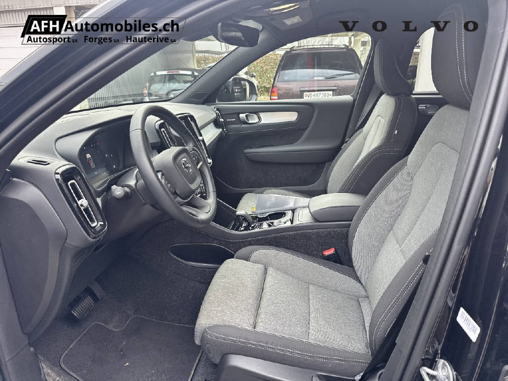 VOLVO XC40 2.0 B3 MH Plus Dark-image-13