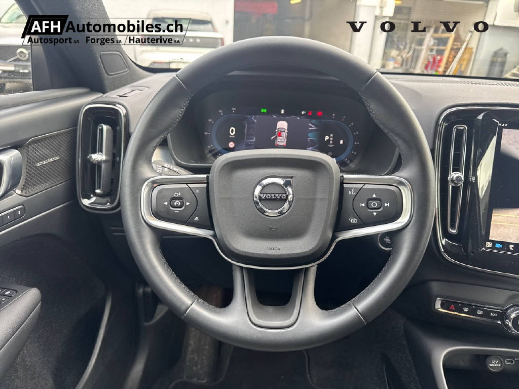 VOLVO XC40 2.0 B3 MH Plus Dark-image-10