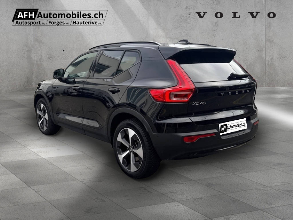 VOLVO XC40 2.0 B3 MH Plus Dark-image-2